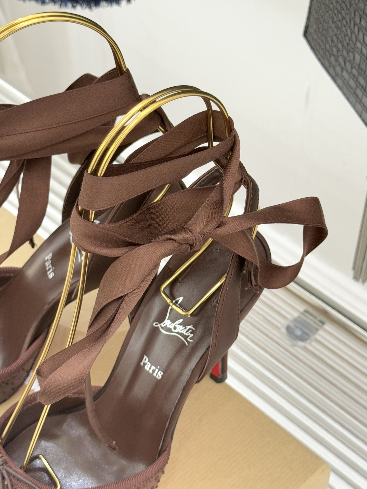 ChristinLouboutin/CL25WF新品水钻猪鼻子蝴蝶结高跟凉鞋在时尚的舞台上CL始终是璀璨