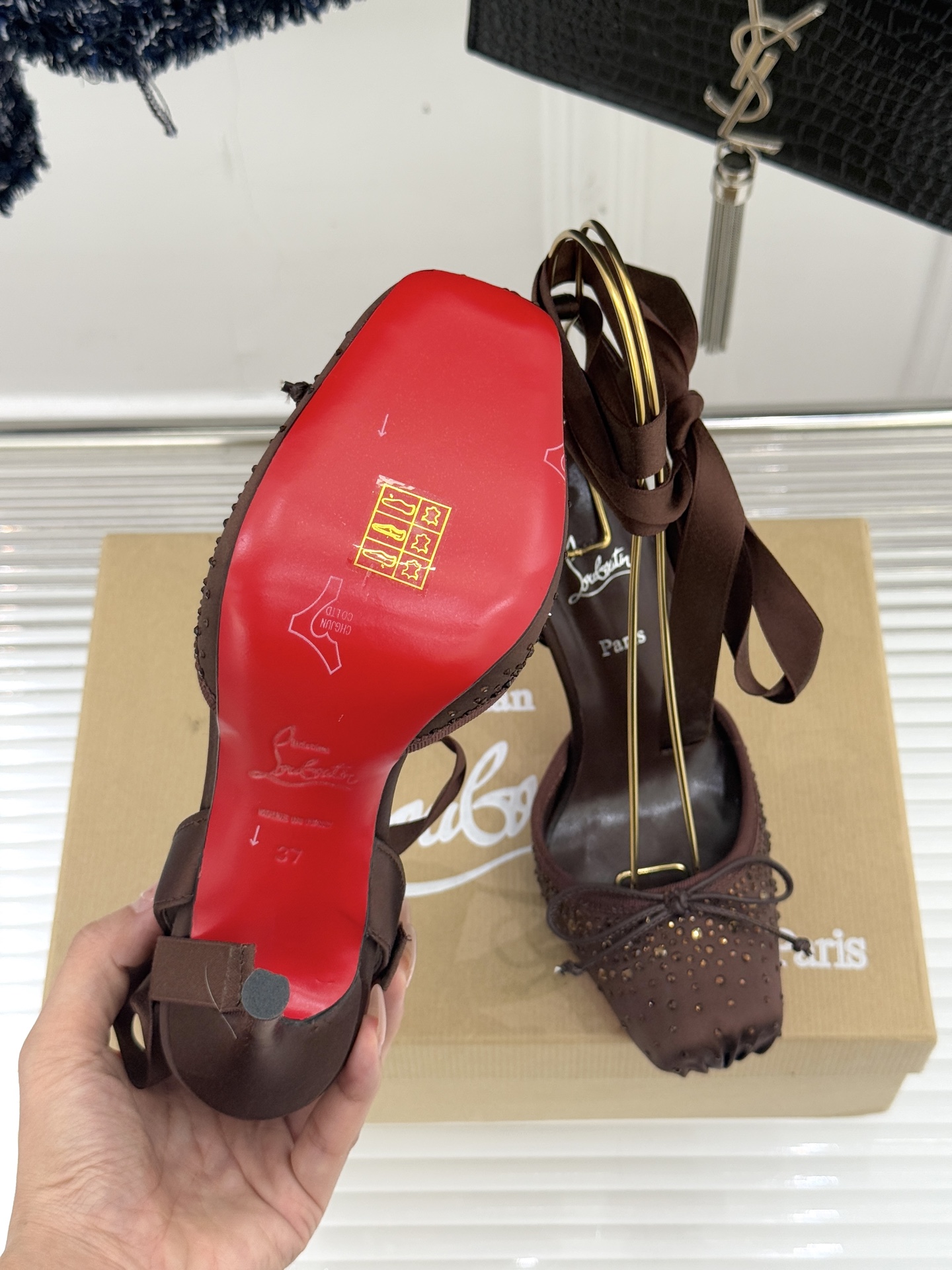 ChristinLouboutin/CL25WF新品水钻猪鼻子蝴蝶结高跟凉鞋在时尚的舞台上CL始终是璀璨