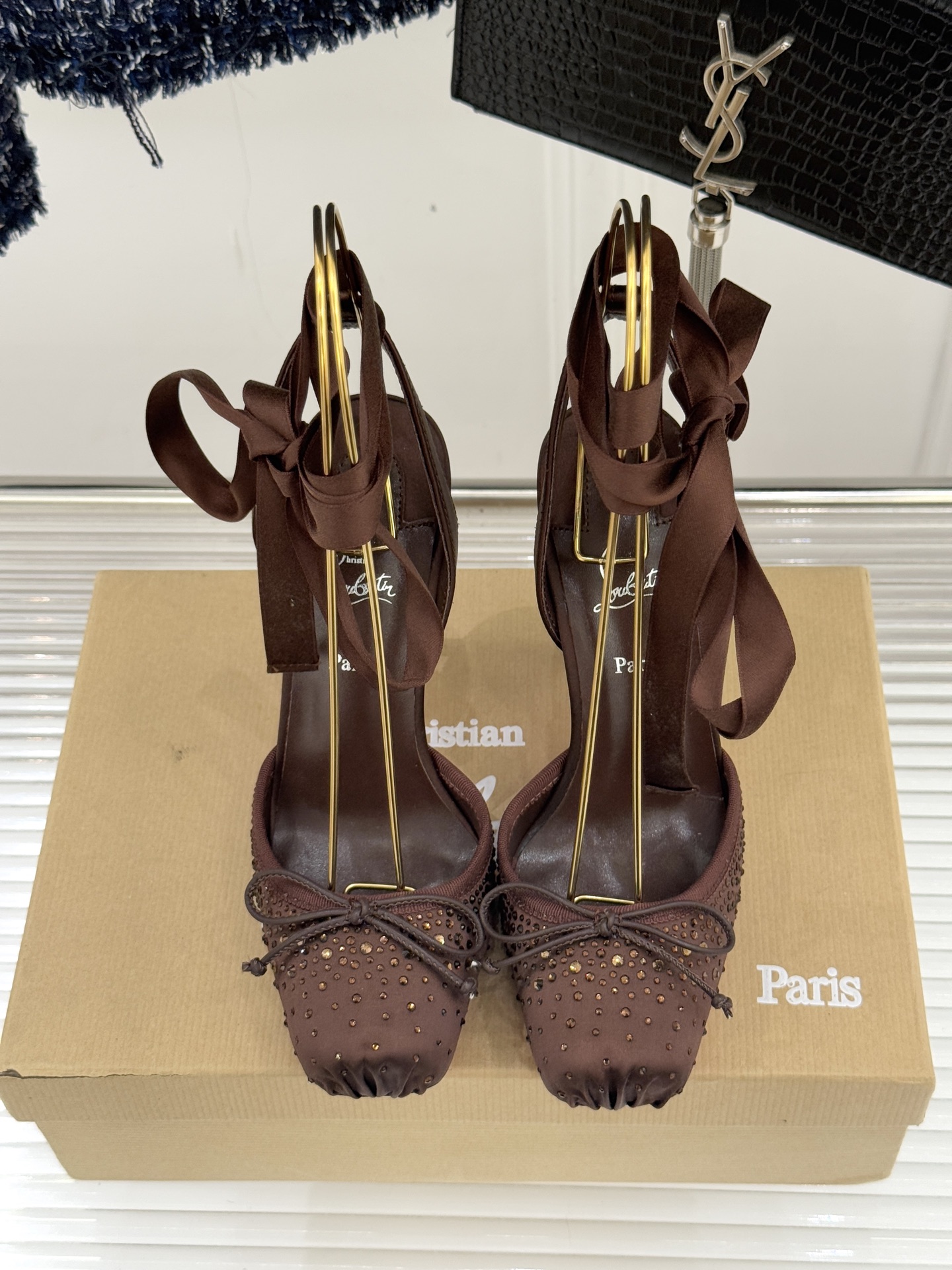 ChristinLouboutin/CL25WF新品水钻猪鼻子蝴蝶结高跟凉鞋在时尚的舞台上CL始终是璀璨