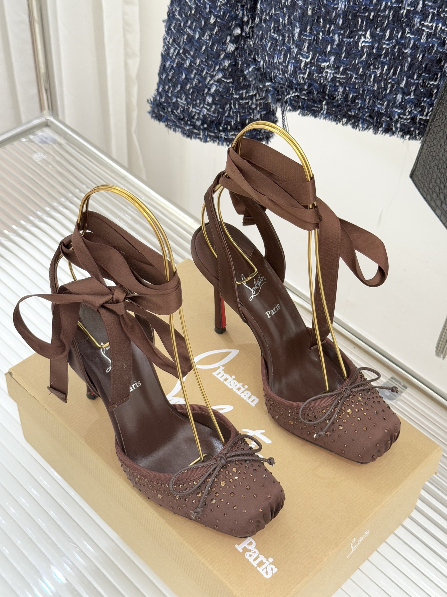 ChristinLouboutin/CL25WF新品水钻猪鼻子蝴蝶结高跟凉鞋在时尚的舞台上CL始终是璀璨