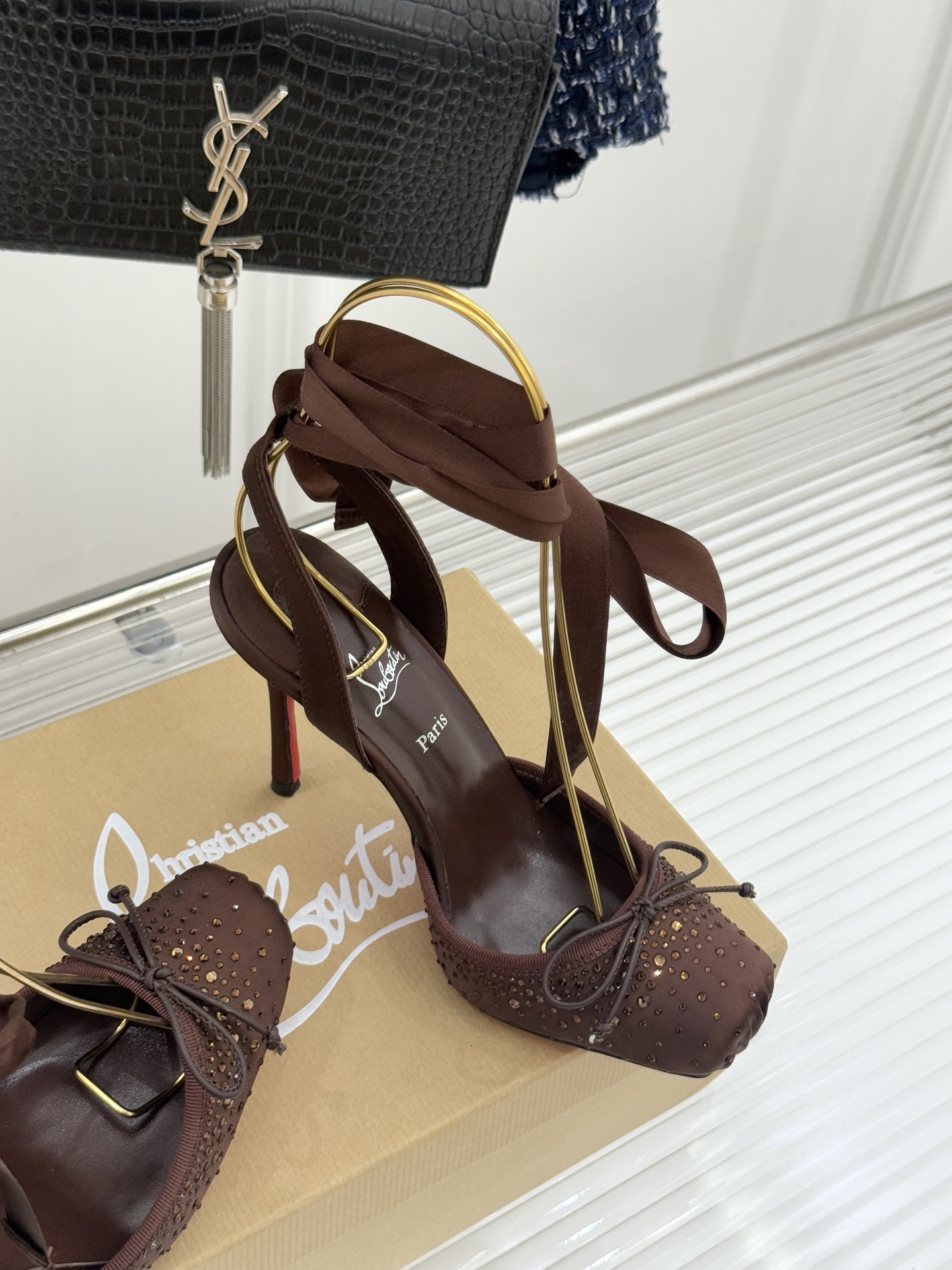 ChristinLouboutin/CL25WF新品水钻猪鼻子蝴蝶结高跟凉鞋在时尚的舞台上CL始终是璀璨