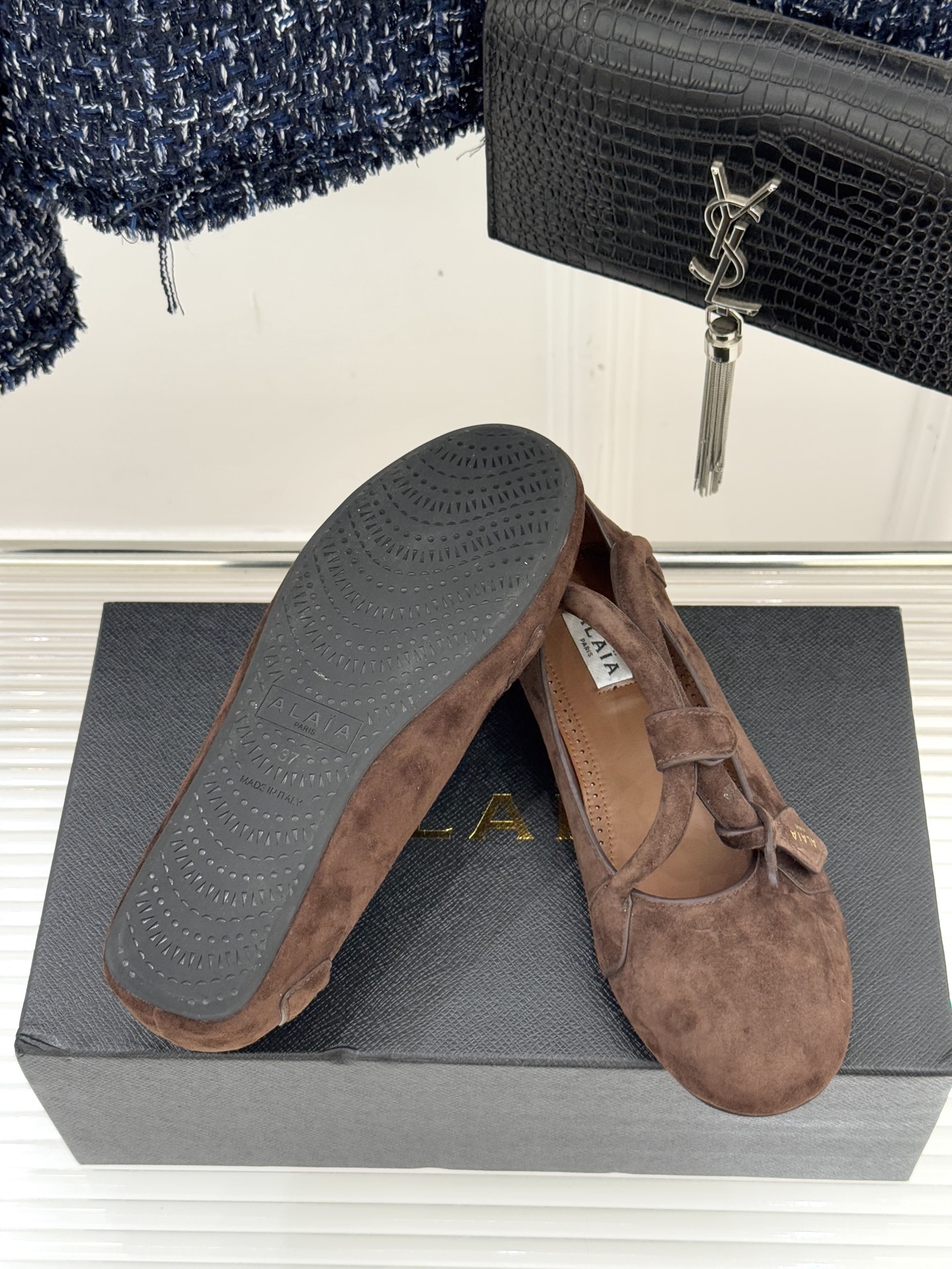 ALAIA/阿莱亚25WF新品复古手袋系列玛丽珍鞋当1992年的经典廓形重逢80年代的性感基因ALAIA