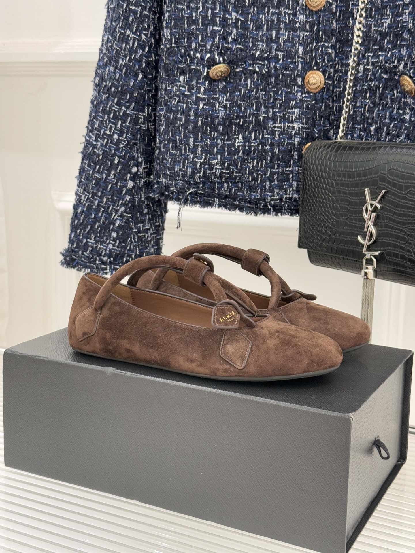 ALAIA/阿莱亚25WF新品复古手袋系列玛丽珍鞋当1992年的经典廓形重逢80年代的性感基因ALAIA