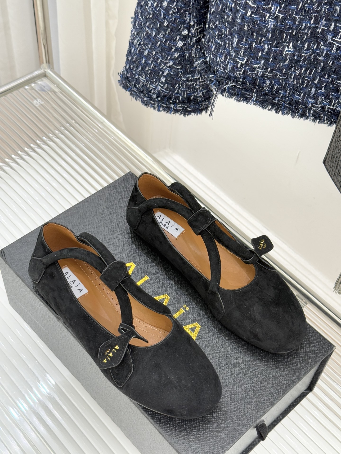 ALAIA/阿莱亚25WF新品复古手袋系列玛丽珍鞋当1992年的经典廓形重逢80年代的性感基因ALAIA