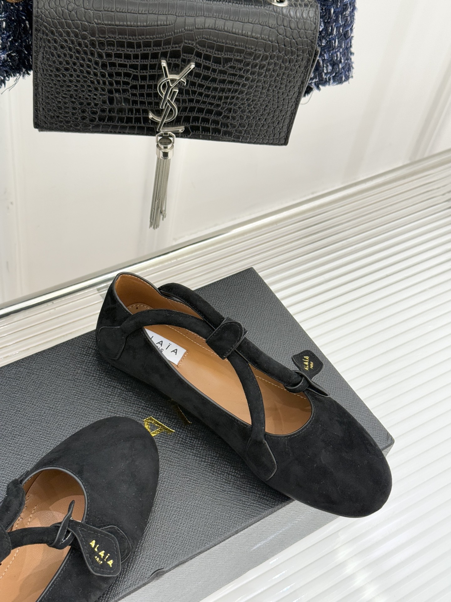 ALAIA/阿莱亚25WF新品复古手袋系列玛丽珍鞋当1992年的经典廓形重逢80年代的性感基因ALAIA