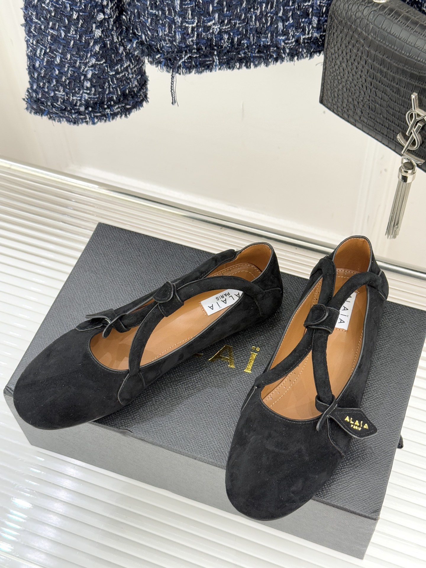 ALAIA/阿莱亚25WF新品复古手袋系列玛丽珍鞋当1992年的经典廓形重逢80年代的性感基因ALAIA