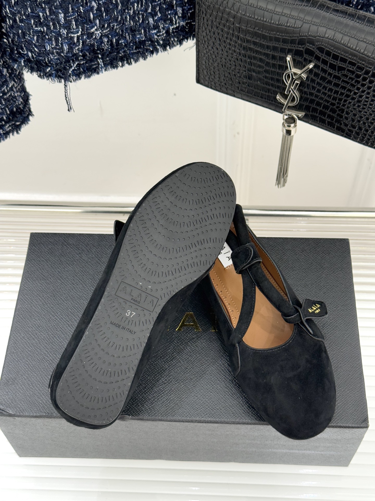 ALAIA/阿莱亚25WF新品复古手袋系列玛丽珍鞋当1992年的经典廓形重逢80年代的性感基因ALAIA