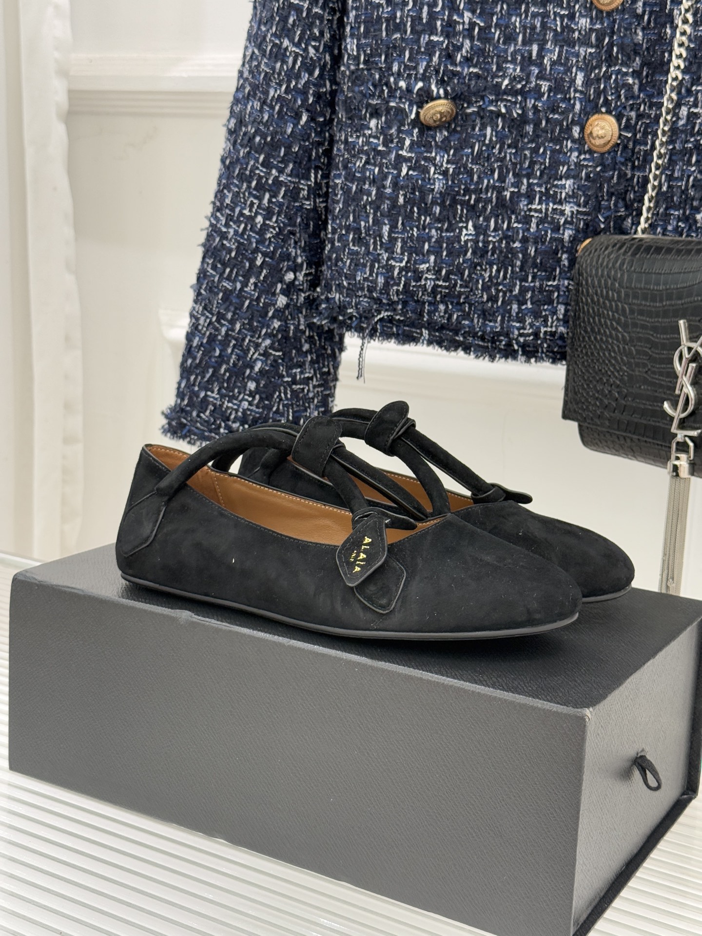 ALAIA/阿莱亚25WF新品复古手袋系列玛丽珍鞋当1992年的经典廓形重逢80年代的性感基因ALAIA