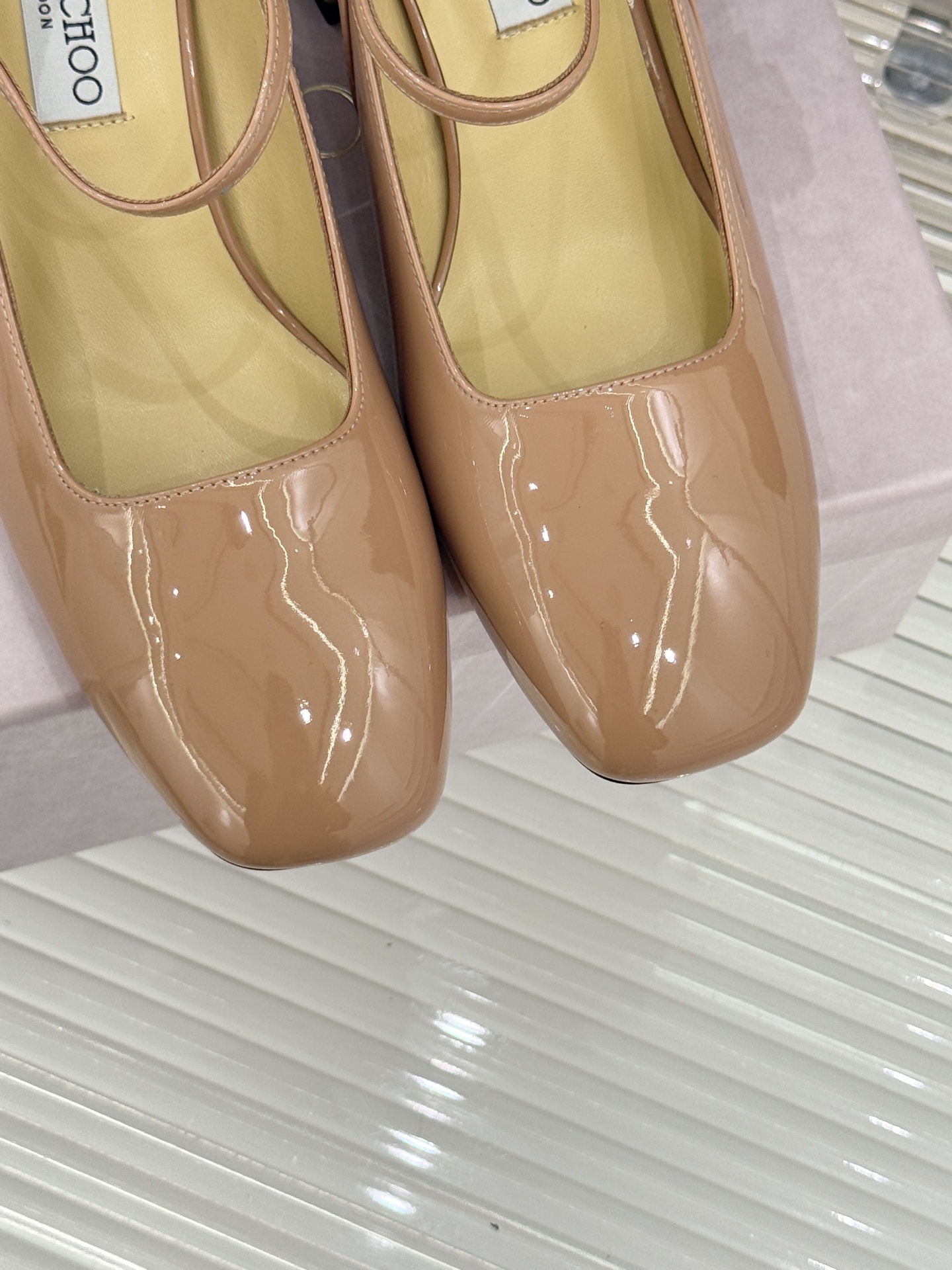 Jimmy Choo｜周仰杰经典珍珠粗跟玛丽珍单鞋JC家永恒经典之作 简约设计‼️满满的少女风 既摩登又