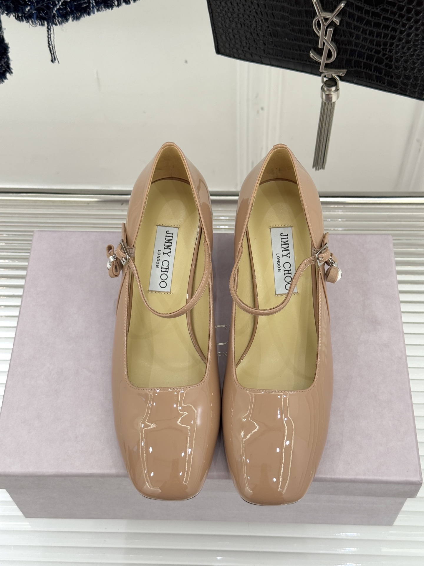 Jimmy Choo｜周仰杰经典珍珠粗跟玛丽珍单鞋JC家永恒经典之作 简约设计‼️满满的少女风 既摩登又