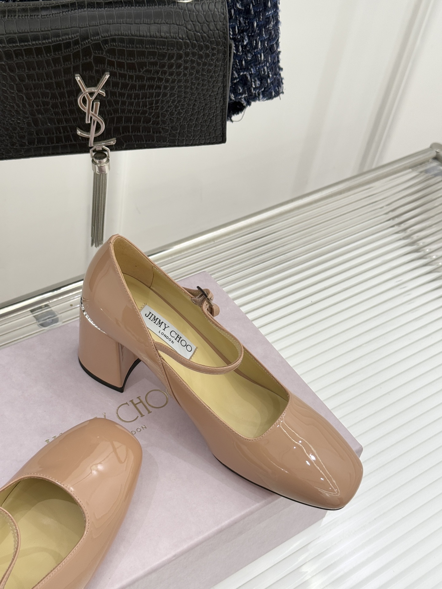 Jimmy Choo｜周仰杰经典珍珠粗跟玛丽珍单鞋JC家永恒经典之作 简约设计‼️满满的少女风 既摩登又