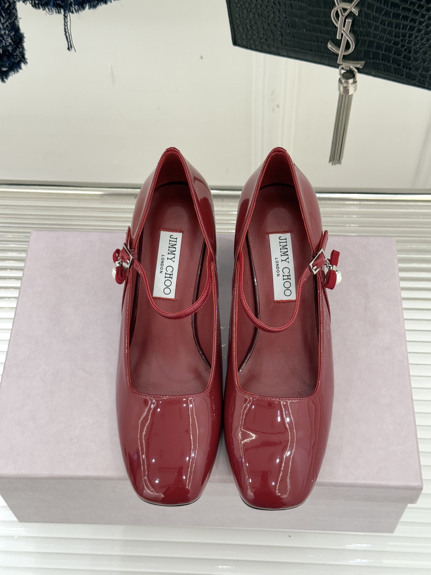 Jimmy Choo｜周仰杰经典珍珠粗跟玛丽珍单鞋JC家永恒经典之作 简约设计‼️满满的少女风 既摩登又