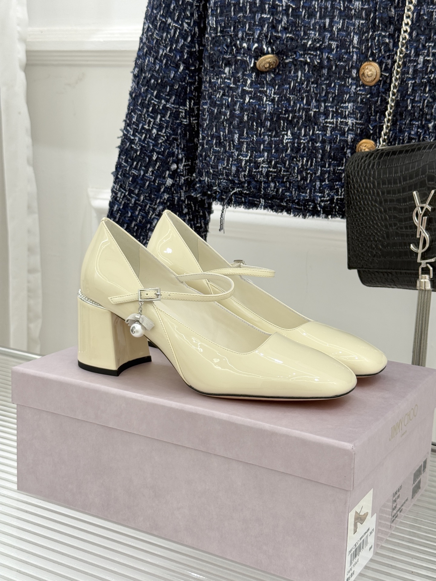 Jimmy Choo｜周仰杰经典珍珠粗跟玛丽珍单鞋JC家永恒经典之作 简约设计‼️满满的少女风 既摩登又