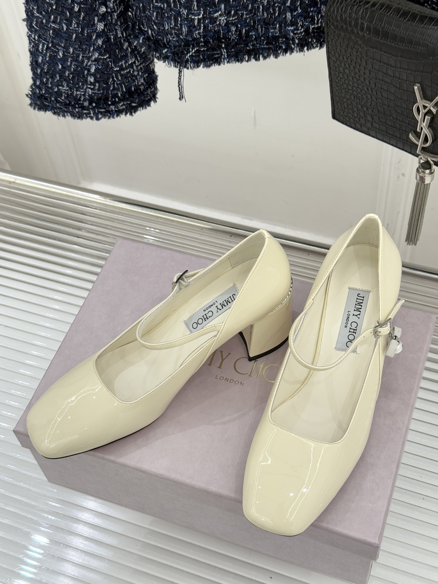 Jimmy Choo｜周仰杰经典珍珠粗跟玛丽珍单鞋JC家永恒经典之作 简约设计‼️满满的少女风 既摩登又