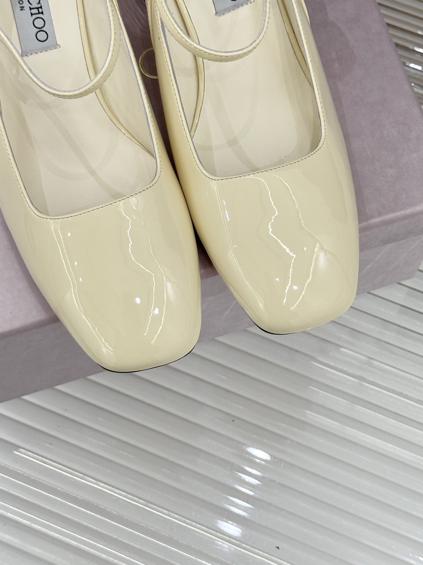 Jimmy Choo｜周仰杰经典珍珠粗跟玛丽珍单鞋JC家永恒经典之作 简约设计‼️满满的少女风 既摩登又