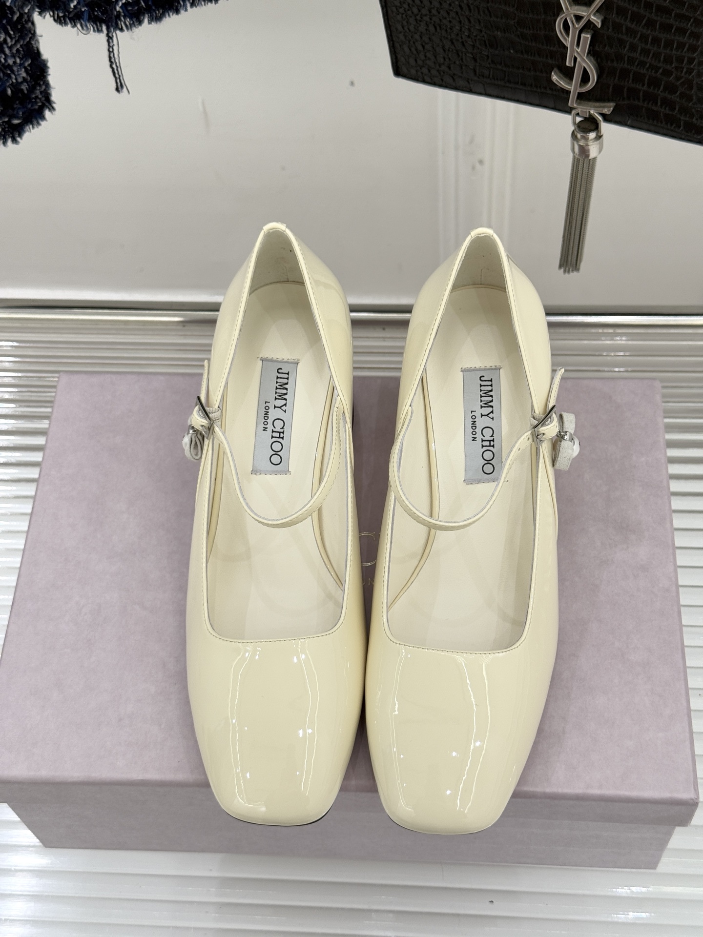 Jimmy Choo｜周仰杰经典珍珠粗跟玛丽珍单鞋JC家永恒经典之作 简约设计‼️满满的少女风 既摩登又