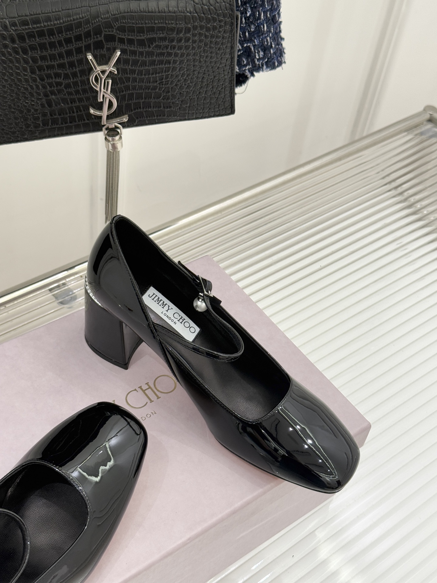 Jimmy Choo｜周仰杰经典珍珠粗跟玛丽珍单鞋JC家永恒经典之作 简约设计‼️满满的少女风 既摩登又