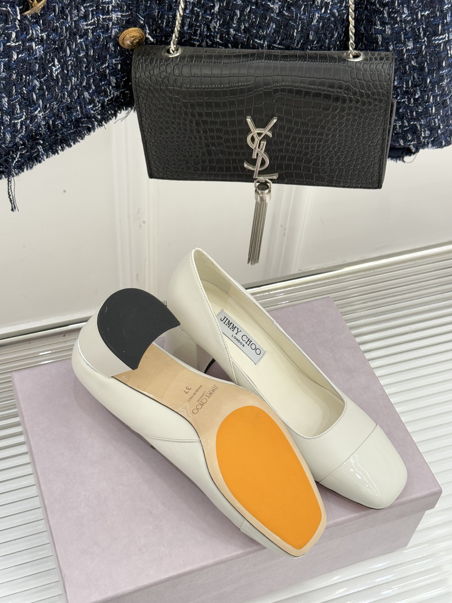 Jimmy Choo｜周仰杰经典拼色粗跟单鞋JC家永恒经典之作 简约设计‼️满满的少女风 既摩登又复古的