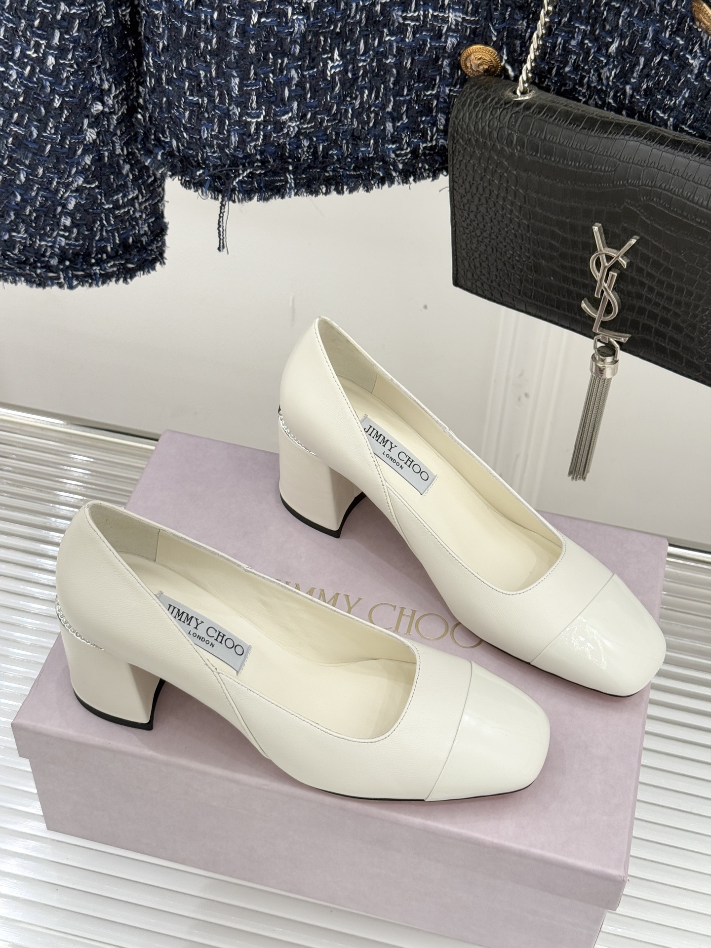 Jimmy Choo｜周仰杰经典拼色粗跟单鞋JC家永恒经典之作 简约设计‼️满满的少女风 既摩登又复古的