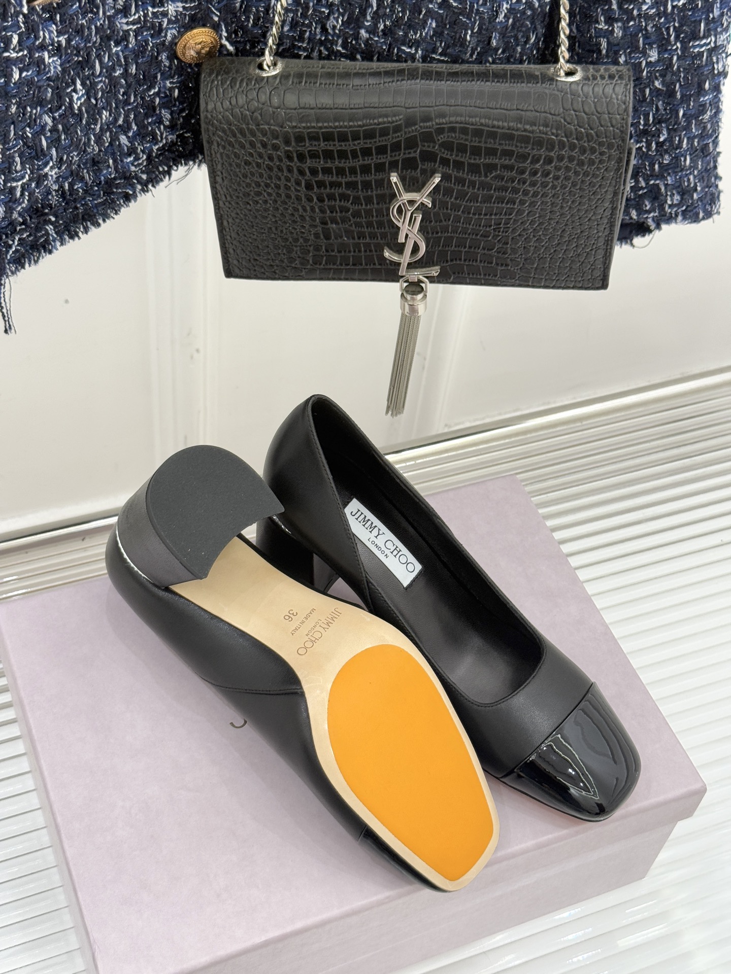 Jimmy Choo｜周仰杰经典拼色粗跟单鞋JC家永恒经典之作 简约设计‼️满满的少女风 既摩登又复古的