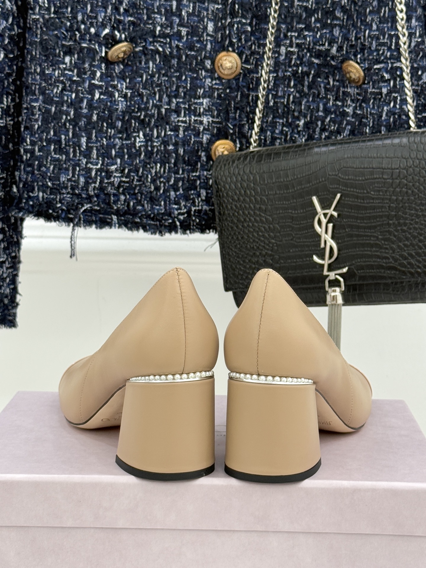 Jimmy Choo｜周仰杰经典拼色粗跟单鞋JC家永恒经典之作 简约设计‼️满满的少女风 既摩登又复古的