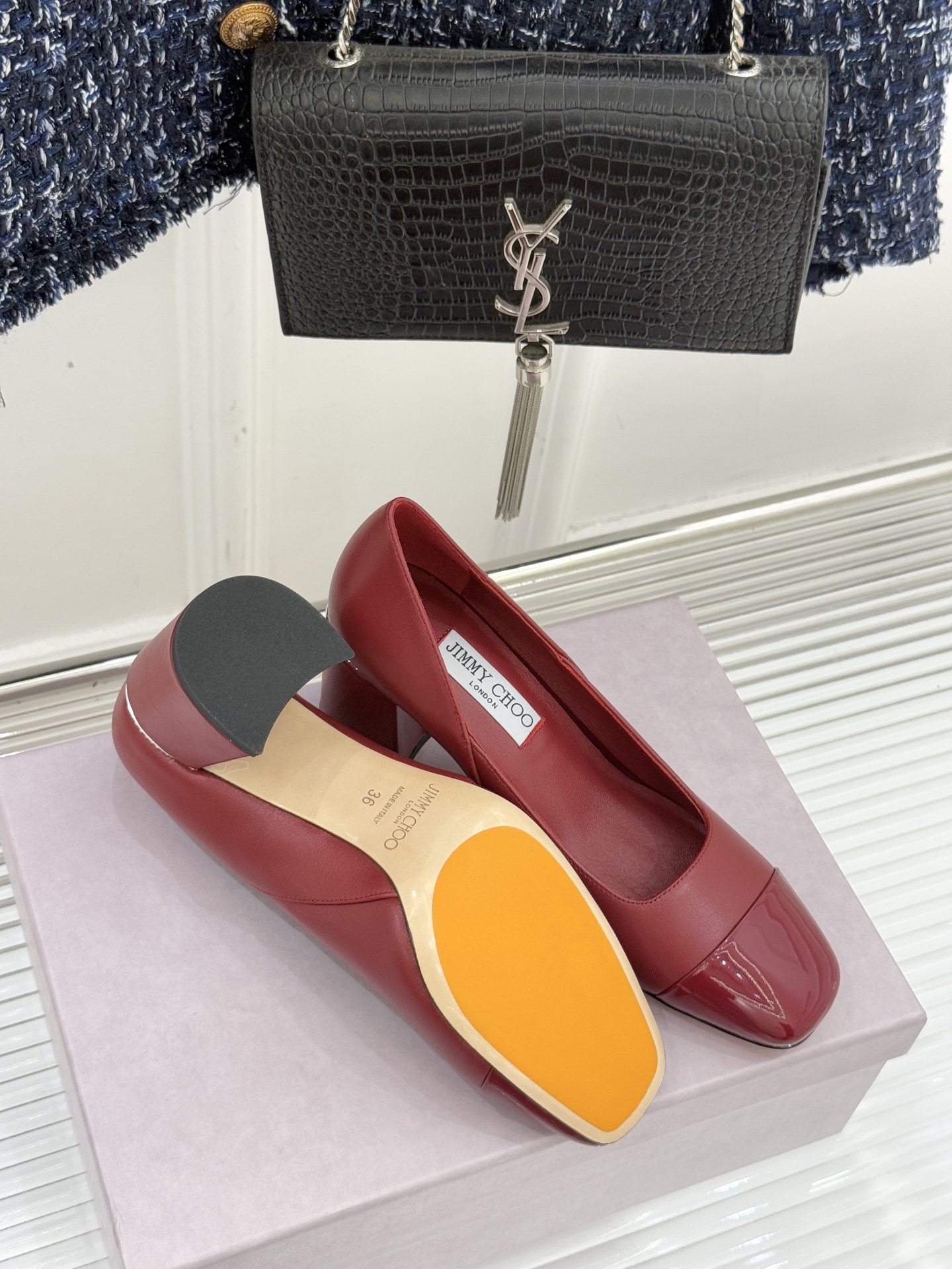 Jimmy Choo｜周仰杰经典拼色粗跟单鞋JC家永恒经典之作 简约设计‼️满满的少女风 既摩登又复古的