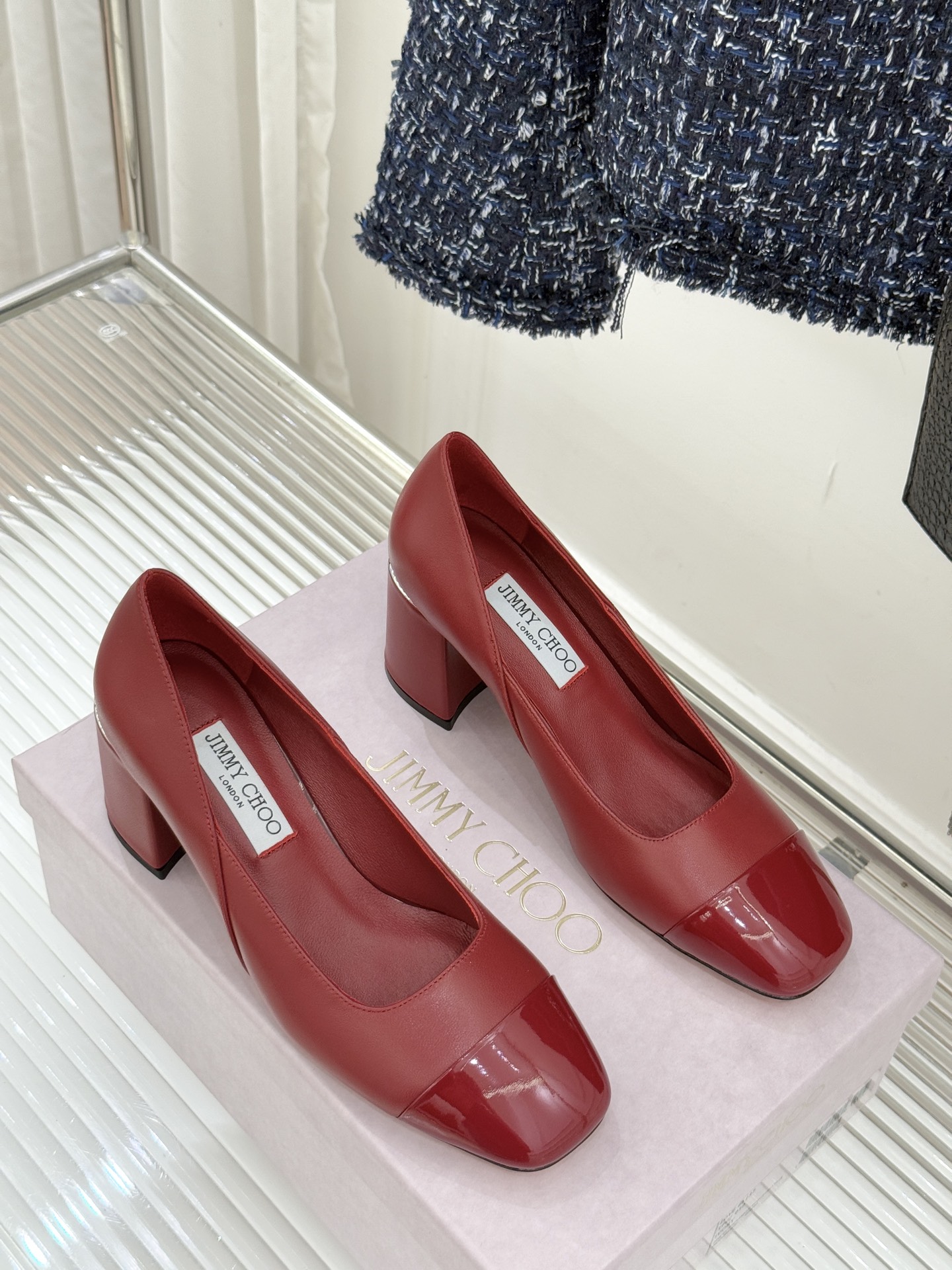 Jimmy Choo｜周仰杰经典拼色粗跟单鞋JC家永恒经典之作 简约设计‼️满满的少女风 既摩登又复古的