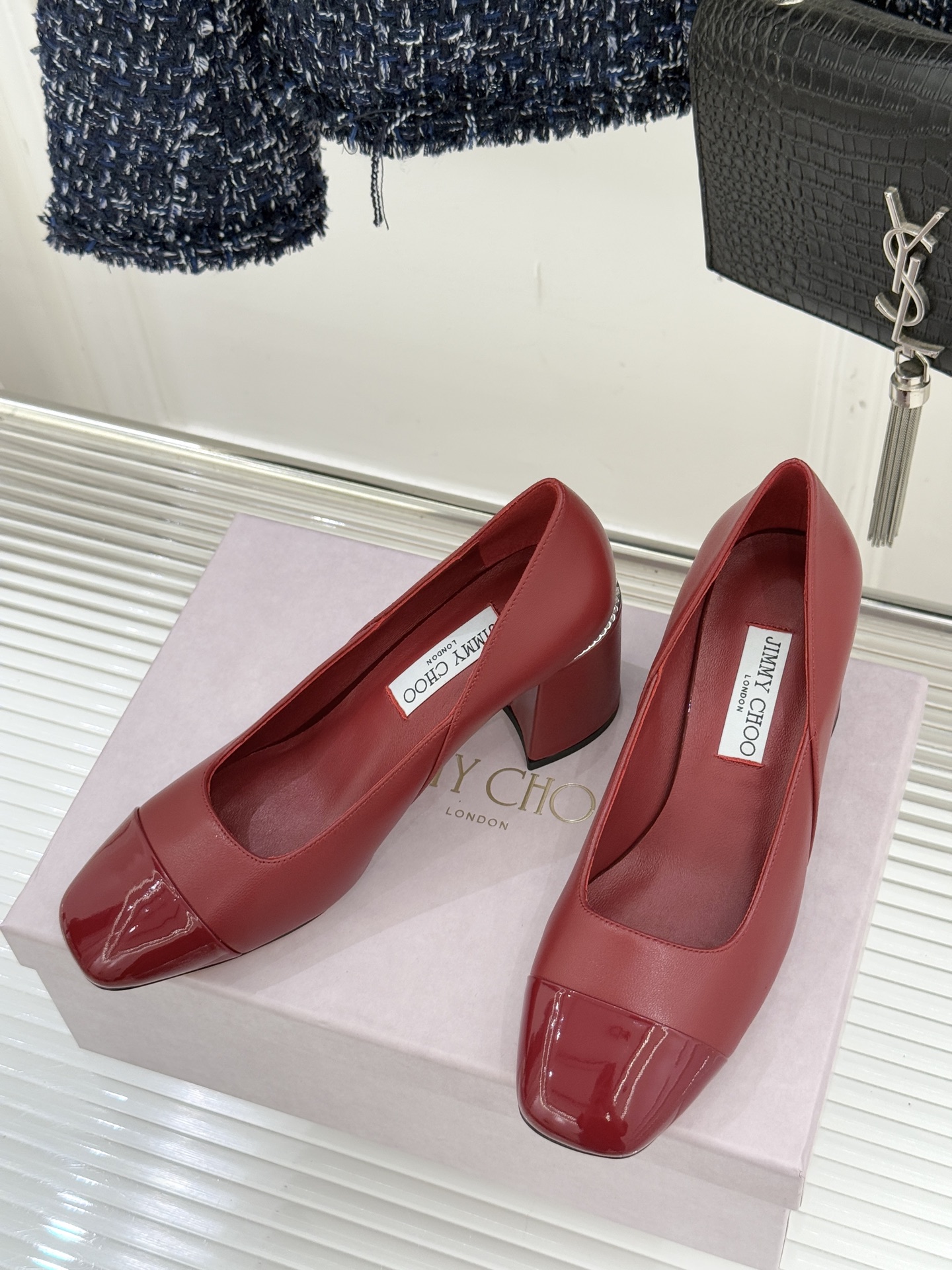 Jimmy Choo｜周仰杰经典拼色粗跟单鞋JC家永恒经典之作 简约设计‼️满满的少女风 既摩登又复古的