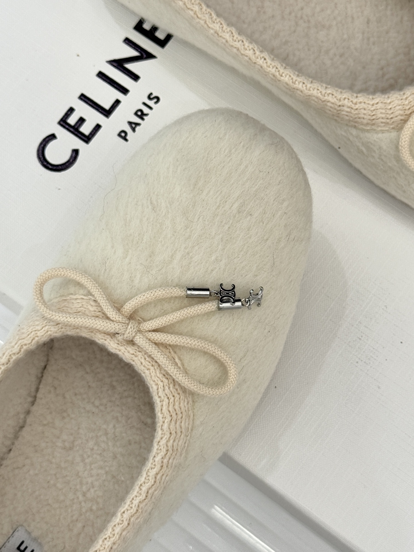 Celine /塞琳25WF新品蝴蝶结针织毛毛平底芭蕾舞鞋当芭蕾美学的灵动邂逅布尔乔亚风的慵懒精致这双芭