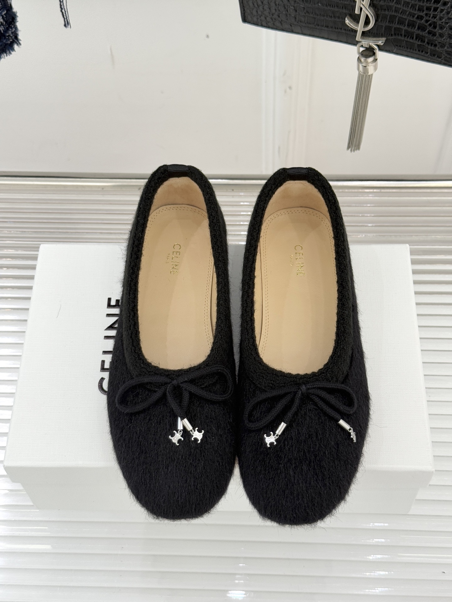 Celine /塞琳25WF新品蝴蝶结针织毛毛平底芭蕾舞鞋当芭蕾美学的灵动邂逅布尔乔亚风的慵懒精致这双芭