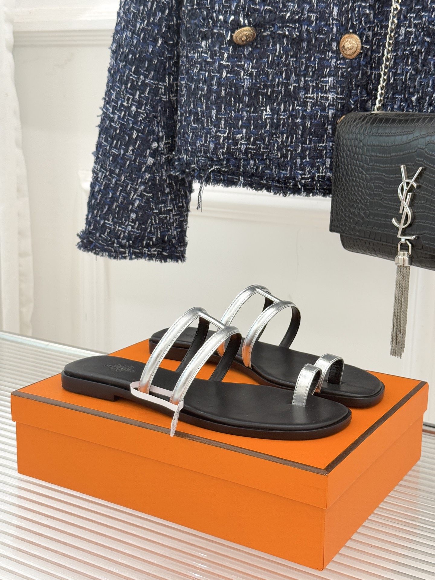 顶版 （配原版飞机盒）Hermès/爱马仕经典镂空猪鼻子夹脚拖鞋标志性的猪鼻子镂空设计俏皮吸睛在简约中彰