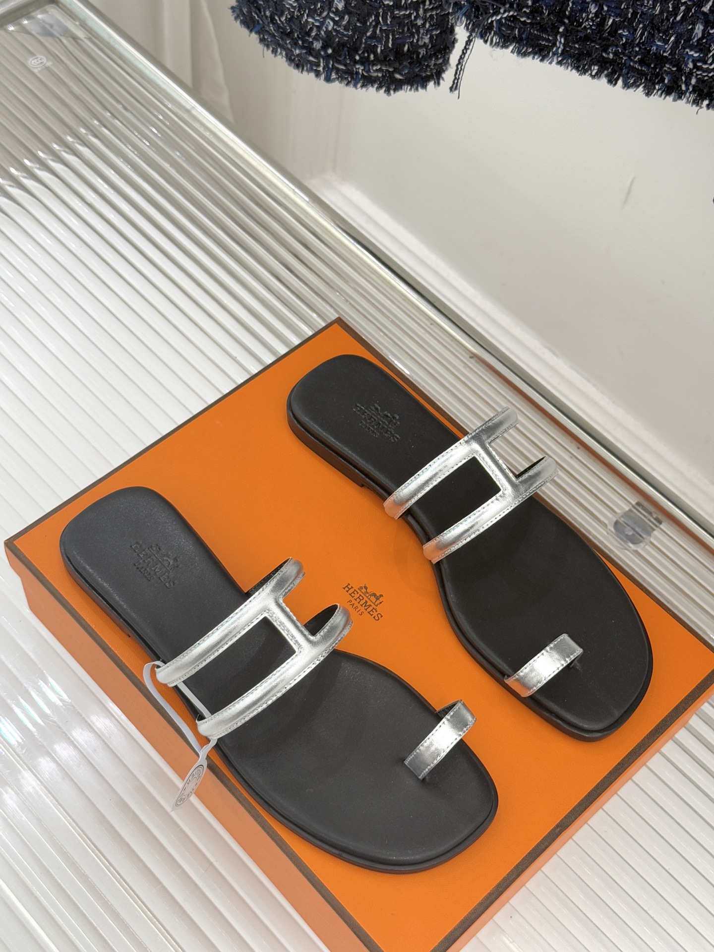 顶版 （配原版飞机盒）Hermès/爱马仕经典镂空猪鼻子夹脚拖鞋标志性的猪鼻子镂空设计俏皮吸睛在简约中彰