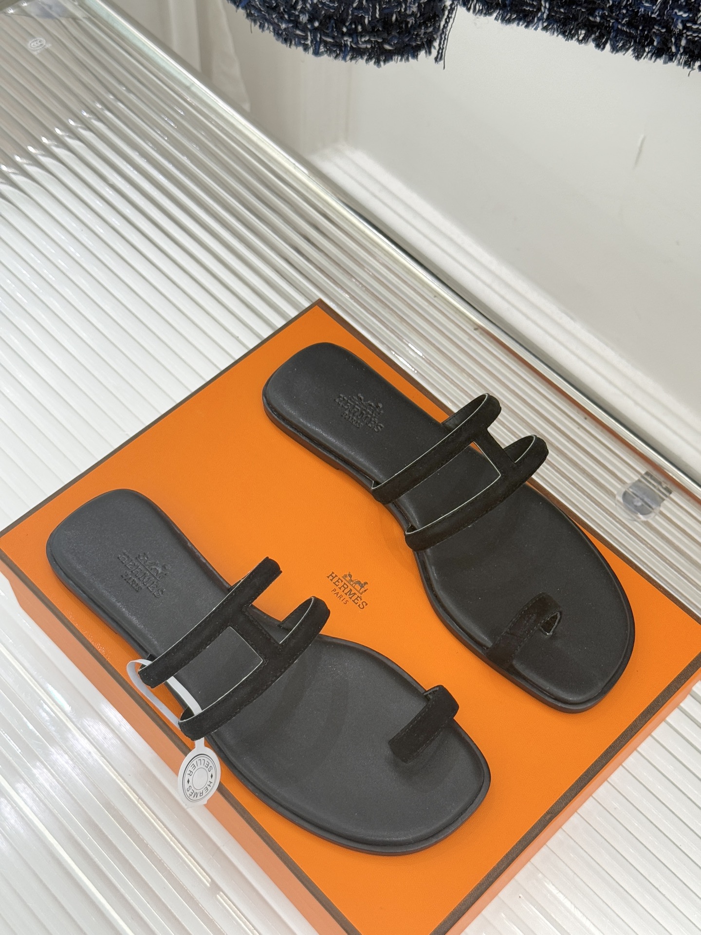 顶版 （配原版飞机盒）Hermès/爱马仕经典镂空猪鼻子夹脚拖鞋标志性的猪鼻子镂空设计俏皮吸睛在简约中彰