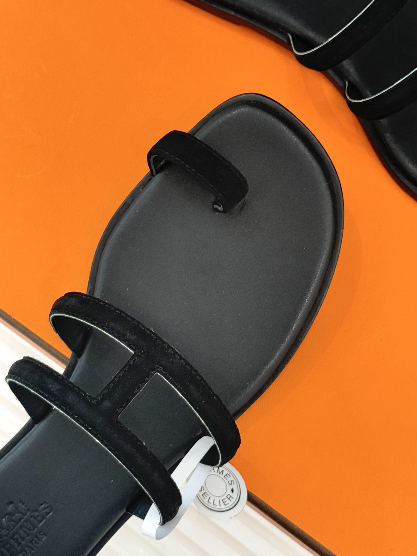 顶版 （配原版飞机盒）Hermès/爱马仕经典镂空猪鼻子夹脚拖鞋标志性的猪鼻子镂空设计俏皮吸睛在简约中彰