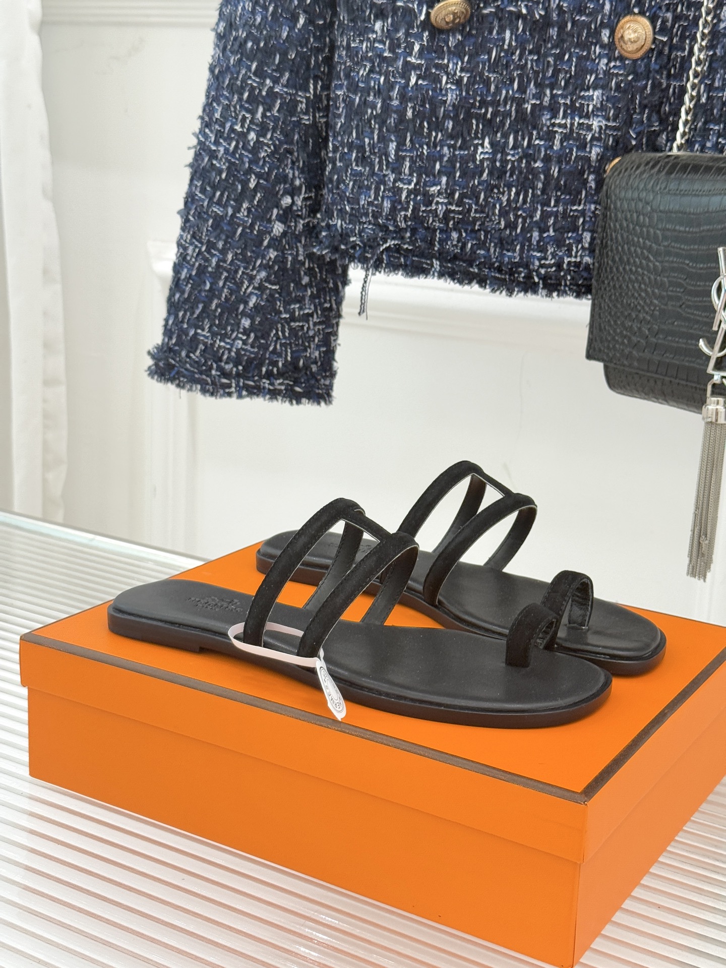 顶版 （配原版飞机盒）Hermès/爱马仕经典镂空猪鼻子夹脚拖鞋标志性的猪鼻子镂空设计俏皮吸睛在简约中彰