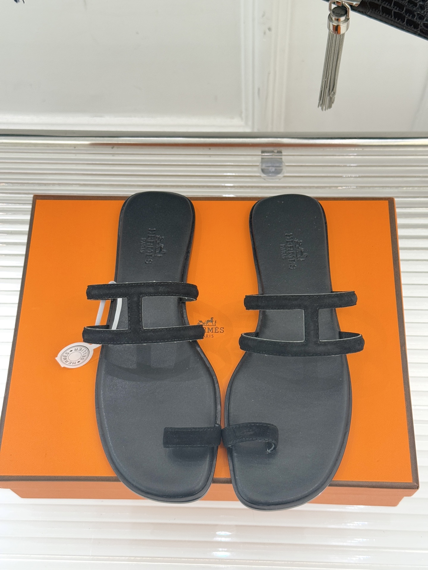 顶版 （配原版飞机盒）Hermès/爱马仕经典镂空猪鼻子夹脚拖鞋标志性的猪鼻子镂空设计俏皮吸睛在简约中彰