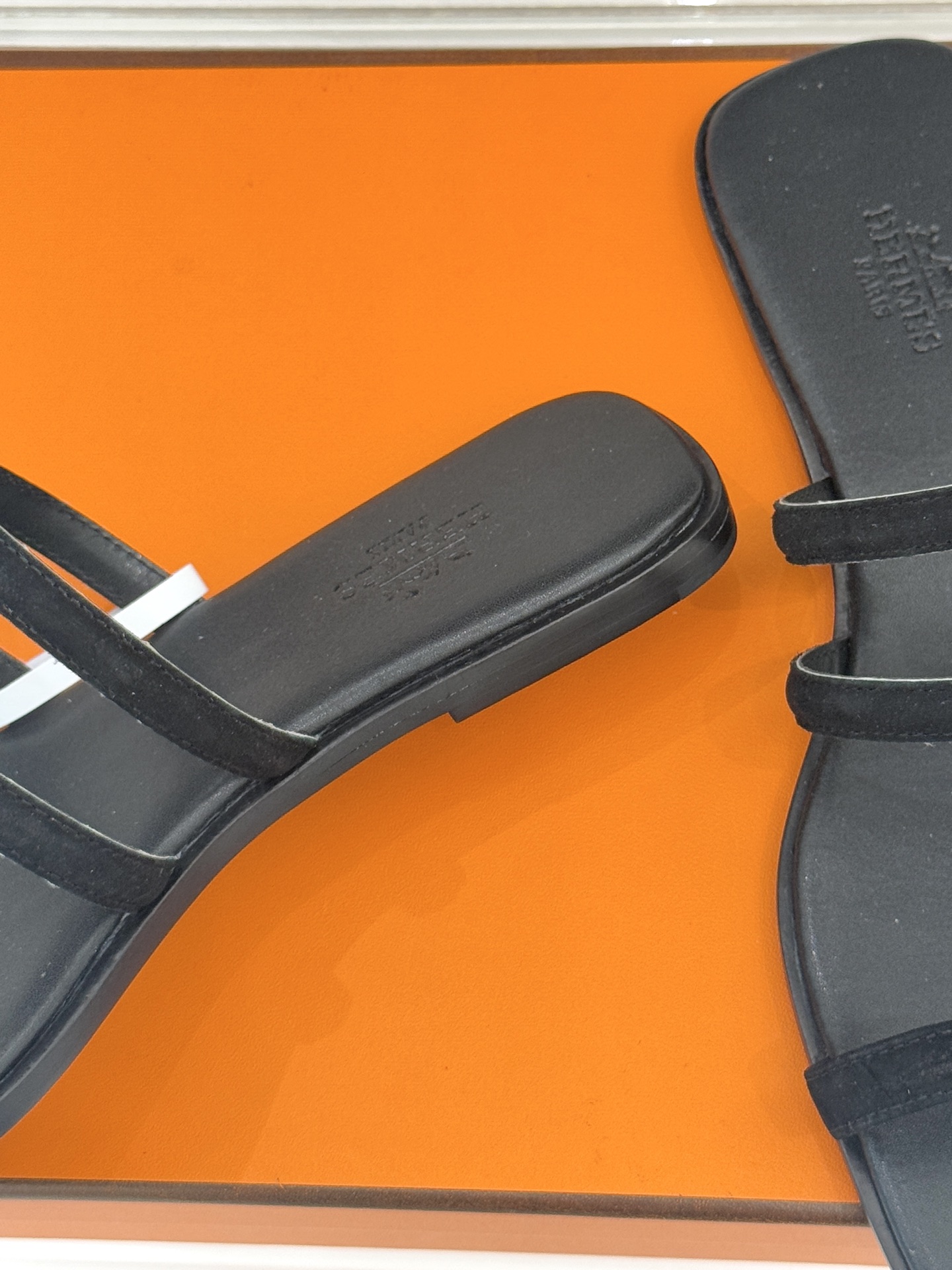 顶版 （配原版飞机盒）Hermès/爱马仕经典镂空猪鼻子夹脚拖鞋标志性的猪鼻子镂空设计俏皮吸睛在简约中彰