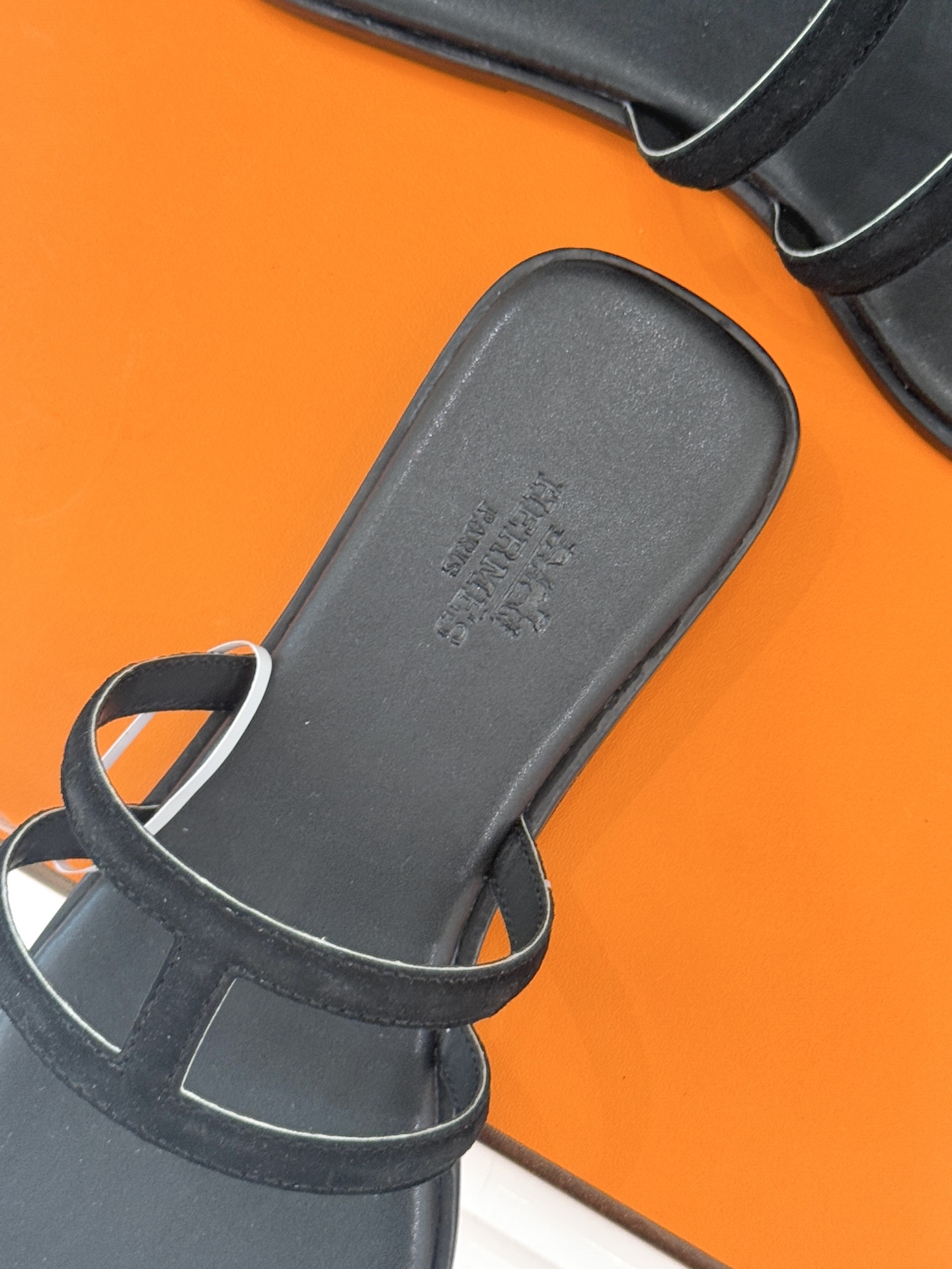 顶版 （配原版飞机盒）Hermès/爱马仕经典镂空猪鼻子夹脚拖鞋标志性的猪鼻子镂空设计俏皮吸睛在简约中彰