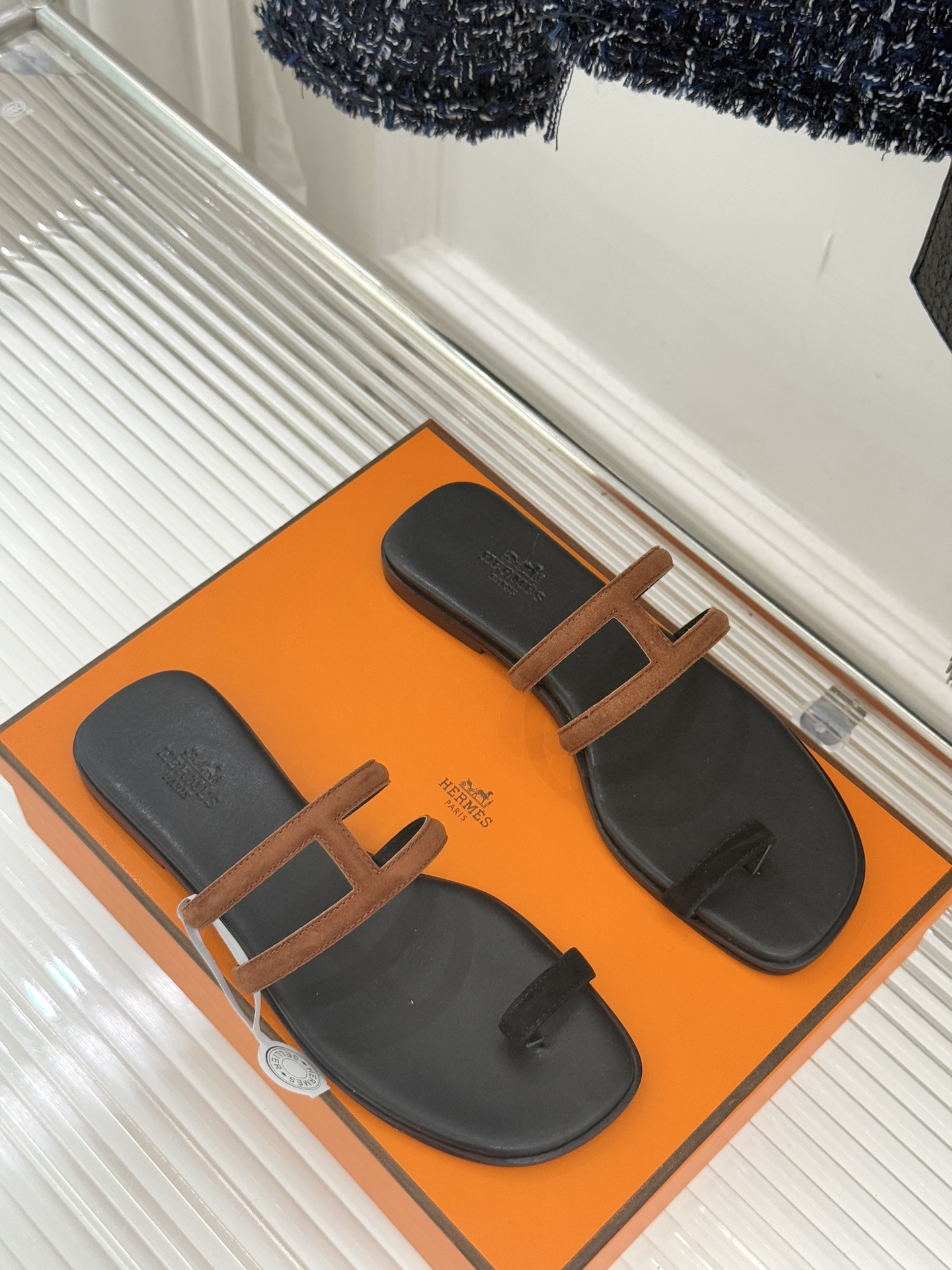 顶版 （配原版飞机盒）Hermès/爱马仕经典镂空猪鼻子夹脚拖鞋标志性的猪鼻子镂空设计俏皮吸睛在简约中彰