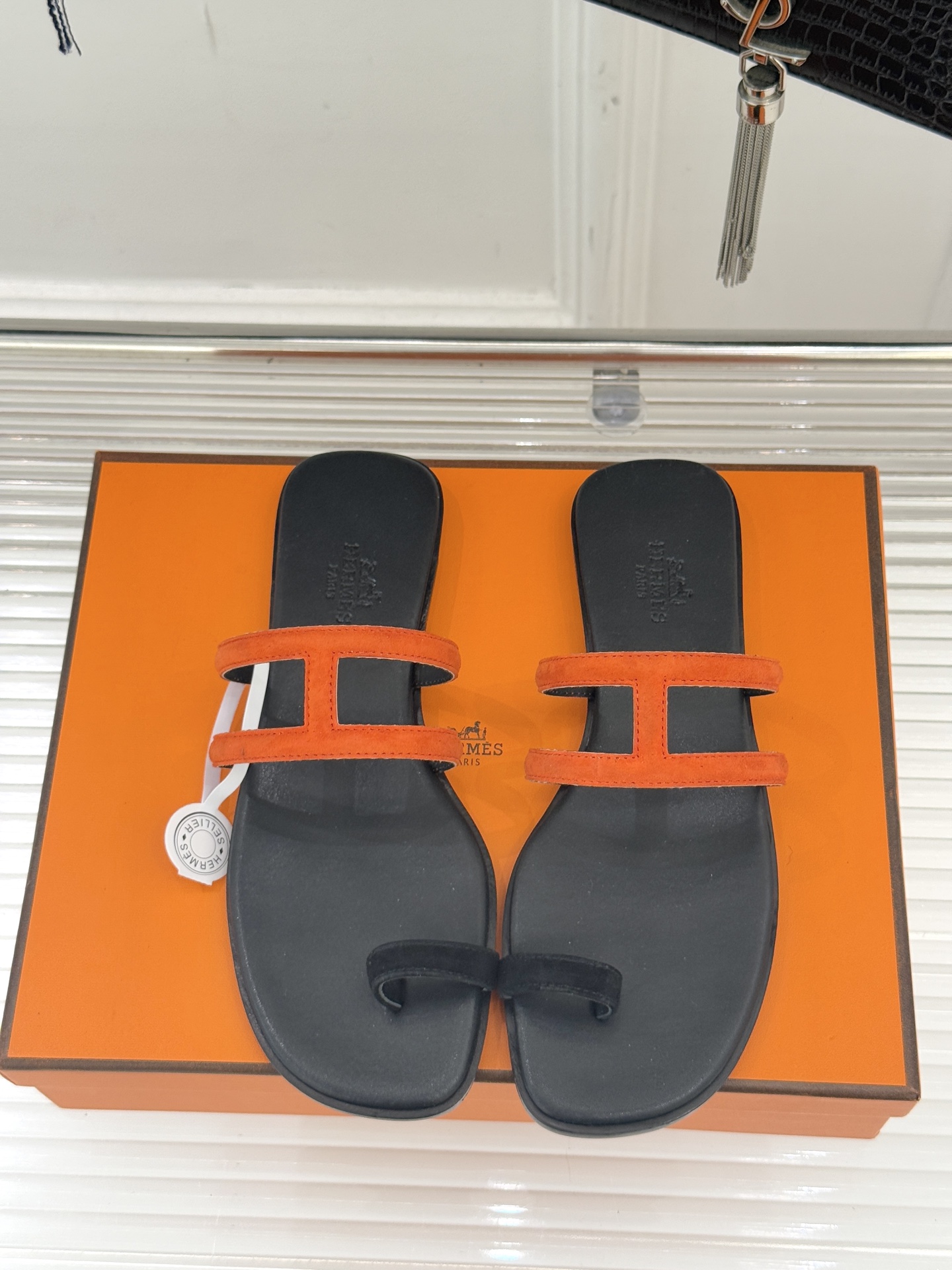 顶版 （配原版飞机盒）Hermès/爱马仕经典镂空猪鼻子夹脚拖鞋标志性的猪鼻子镂空设计俏皮吸睛在简约中彰