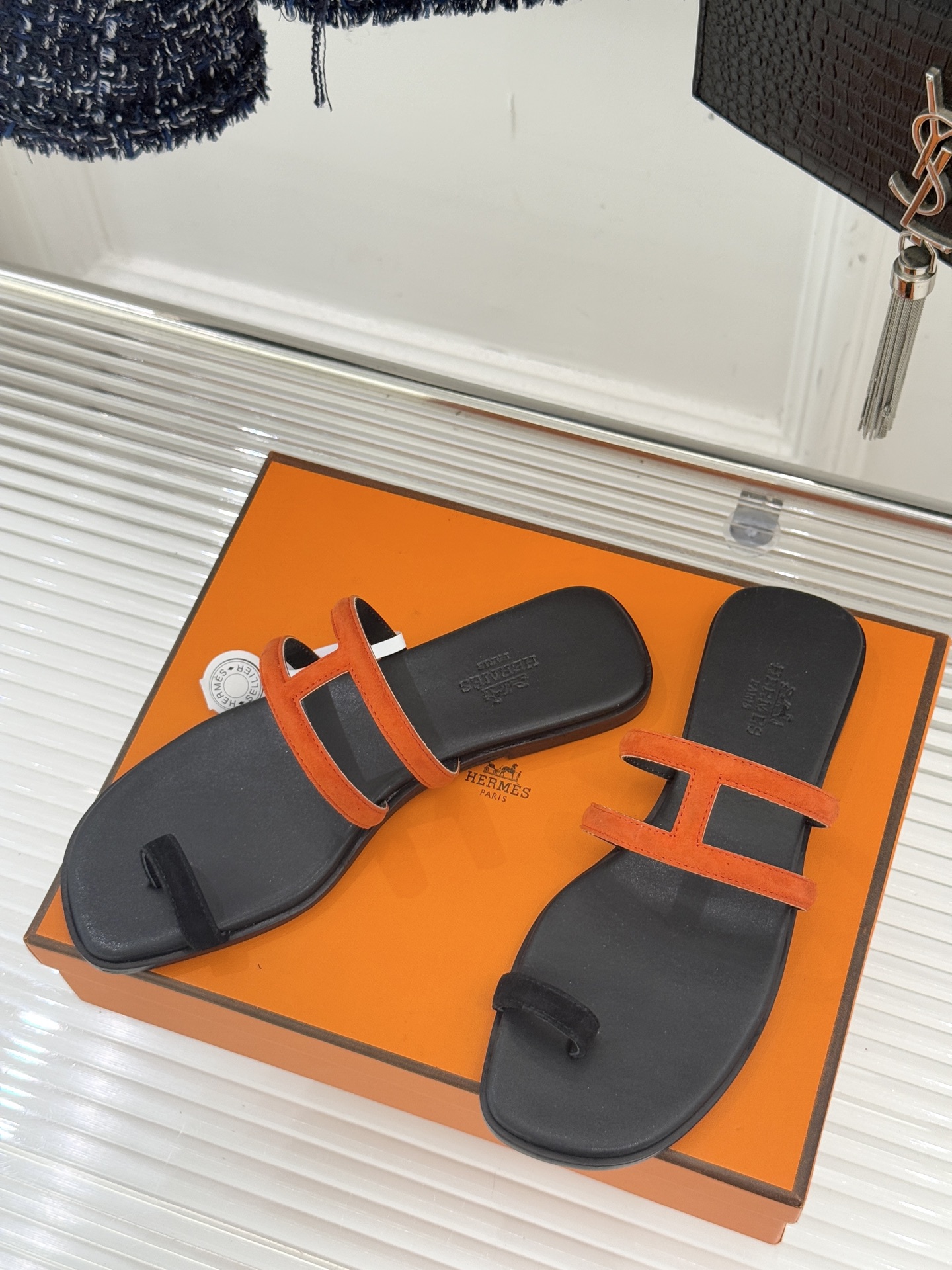 顶版 （配原版飞机盒）Hermès/爱马仕经典镂空猪鼻子夹脚拖鞋标志性的猪鼻子镂空设计俏皮吸睛在简约中彰