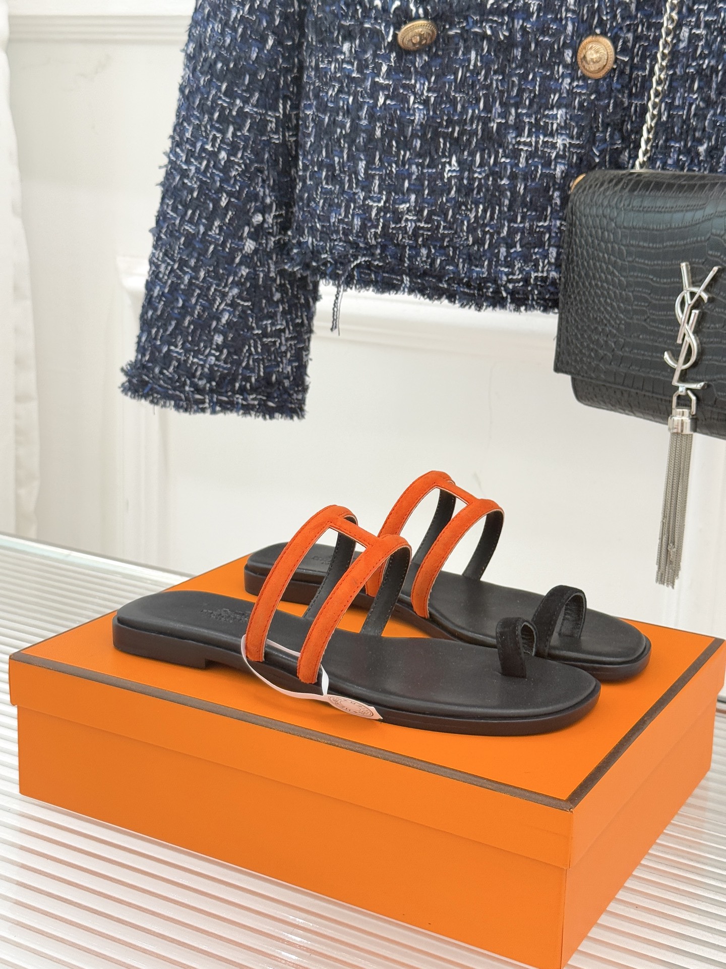 顶版 （配原版飞机盒）Hermès/爱马仕经典镂空猪鼻子夹脚拖鞋标志性的猪鼻子镂空设计俏皮吸睛在简约中彰