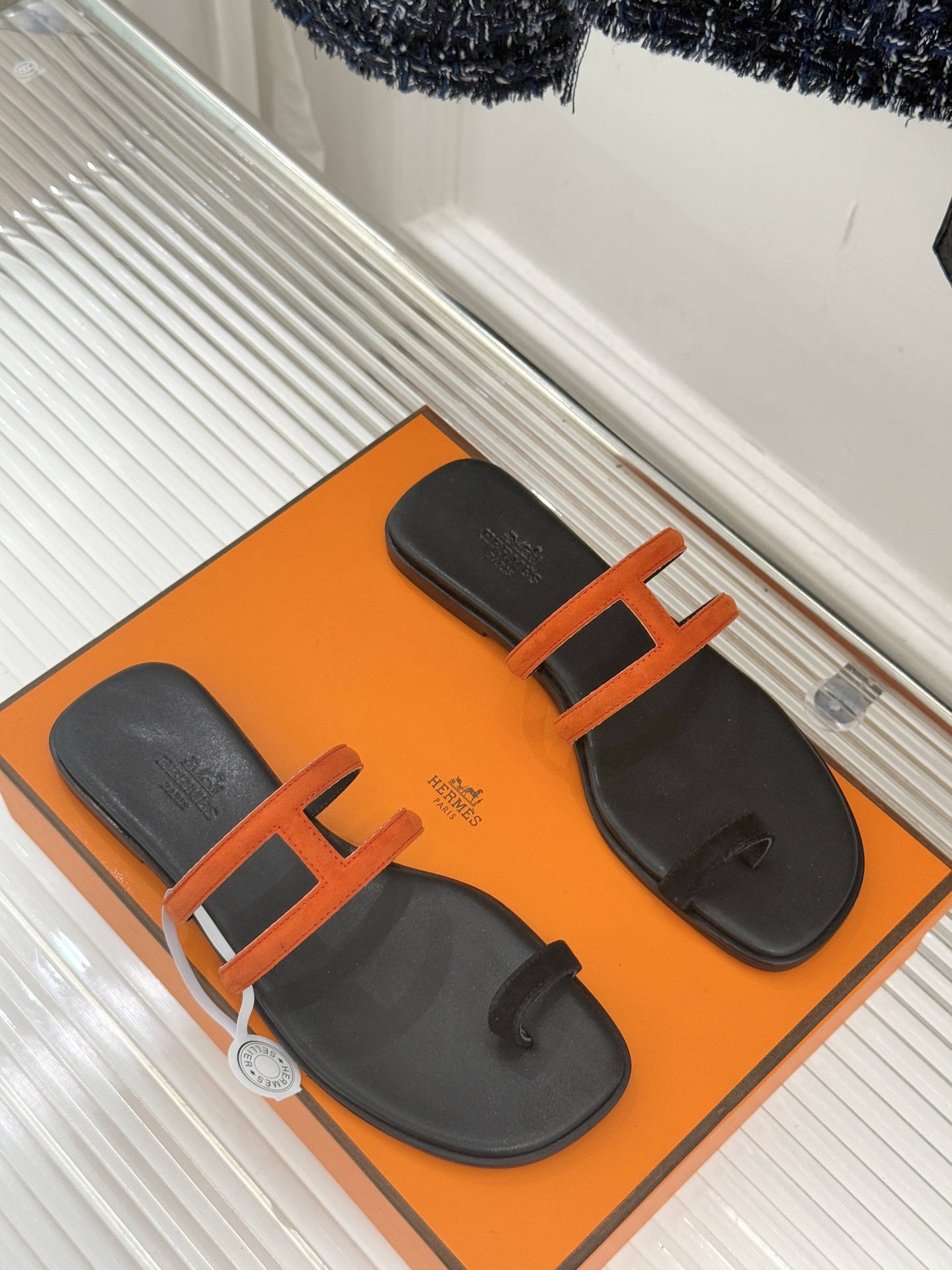 顶版 （配原版飞机盒）Hermès/爱马仕经典镂空猪鼻子夹脚拖鞋标志性的猪鼻子镂空设计俏皮吸睛在简约中彰