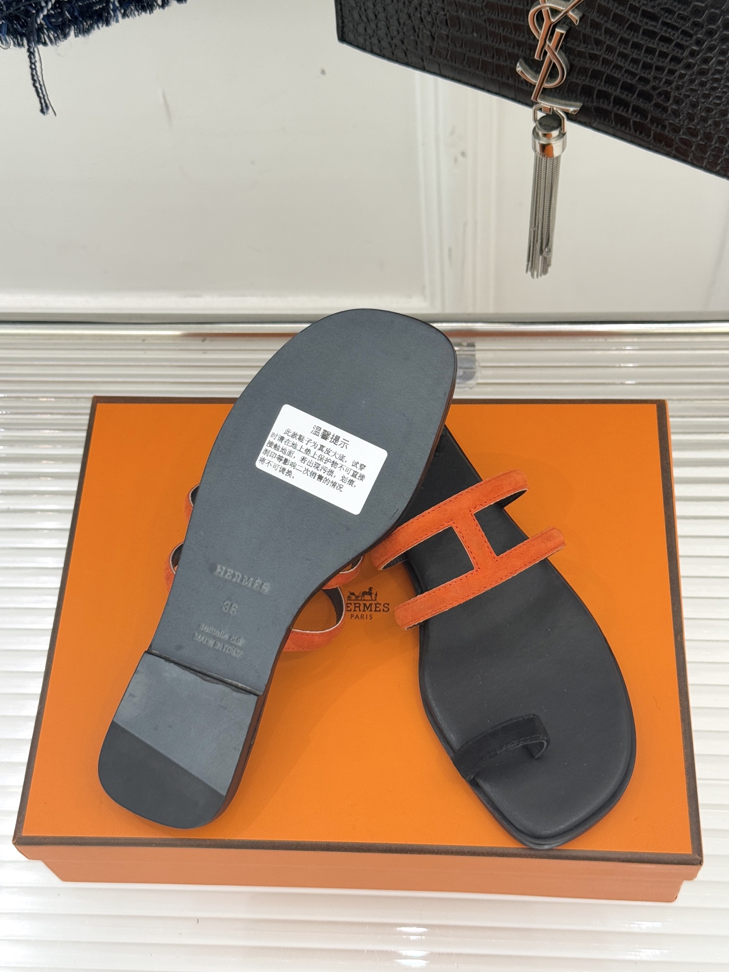 顶版 （配原版飞机盒）Hermès/爱马仕经典镂空猪鼻子夹脚拖鞋标志性的猪鼻子镂空设计俏皮吸睛在简约中彰