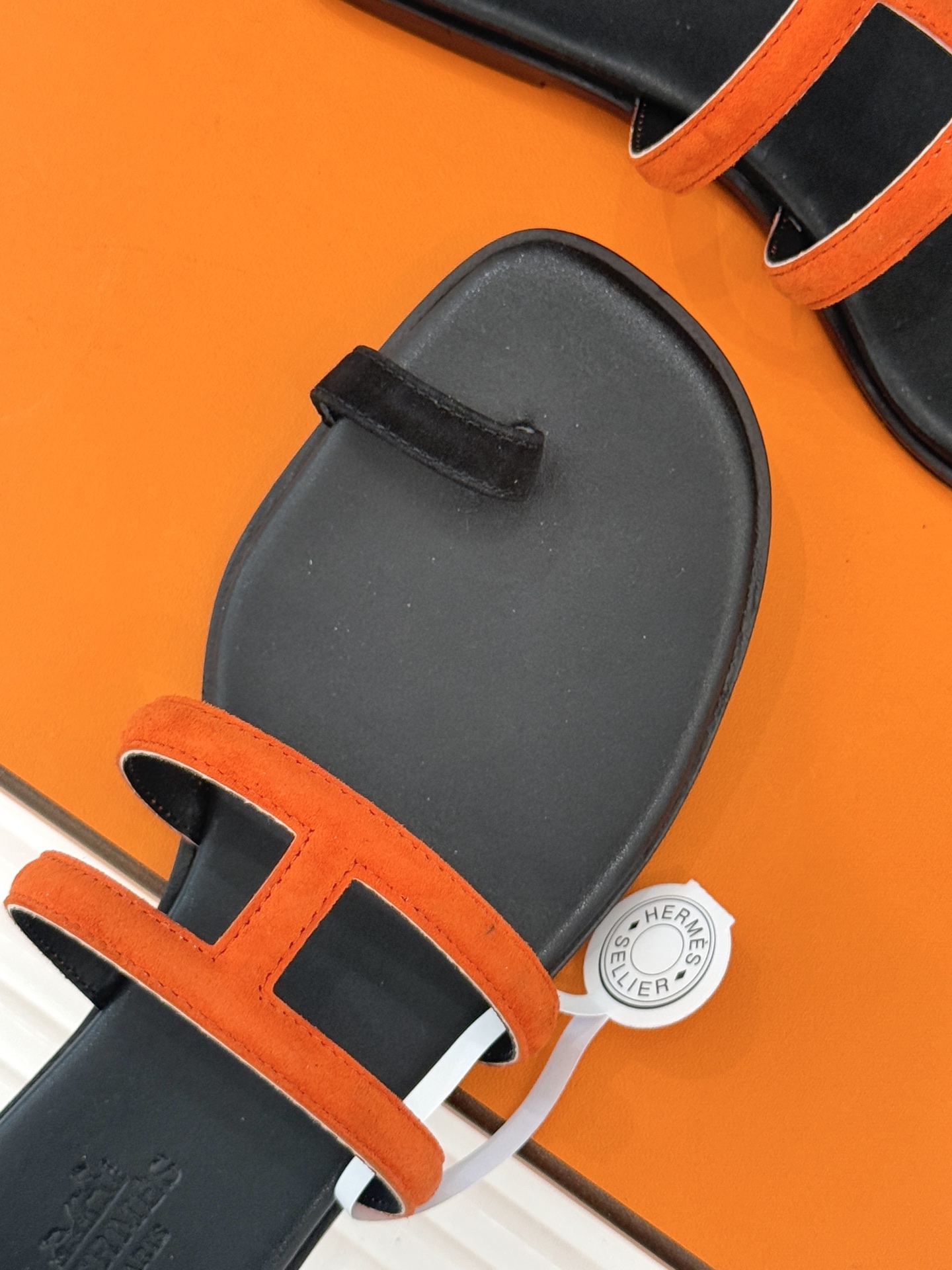 顶版 （配原版飞机盒）Hermès/爱马仕经典镂空猪鼻子夹脚拖鞋标志性的猪鼻子镂空设计俏皮吸睛在简约中彰