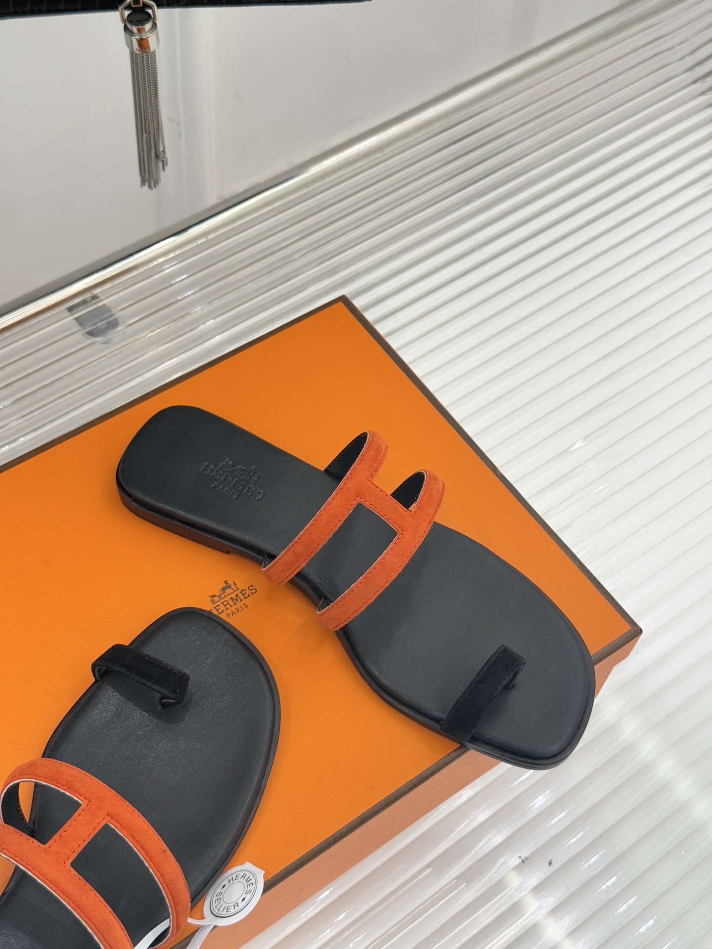 顶版 （配原版飞机盒）Hermès/爱马仕经典镂空猪鼻子夹脚拖鞋标志性的猪鼻子镂空设计俏皮吸睛在简约中彰