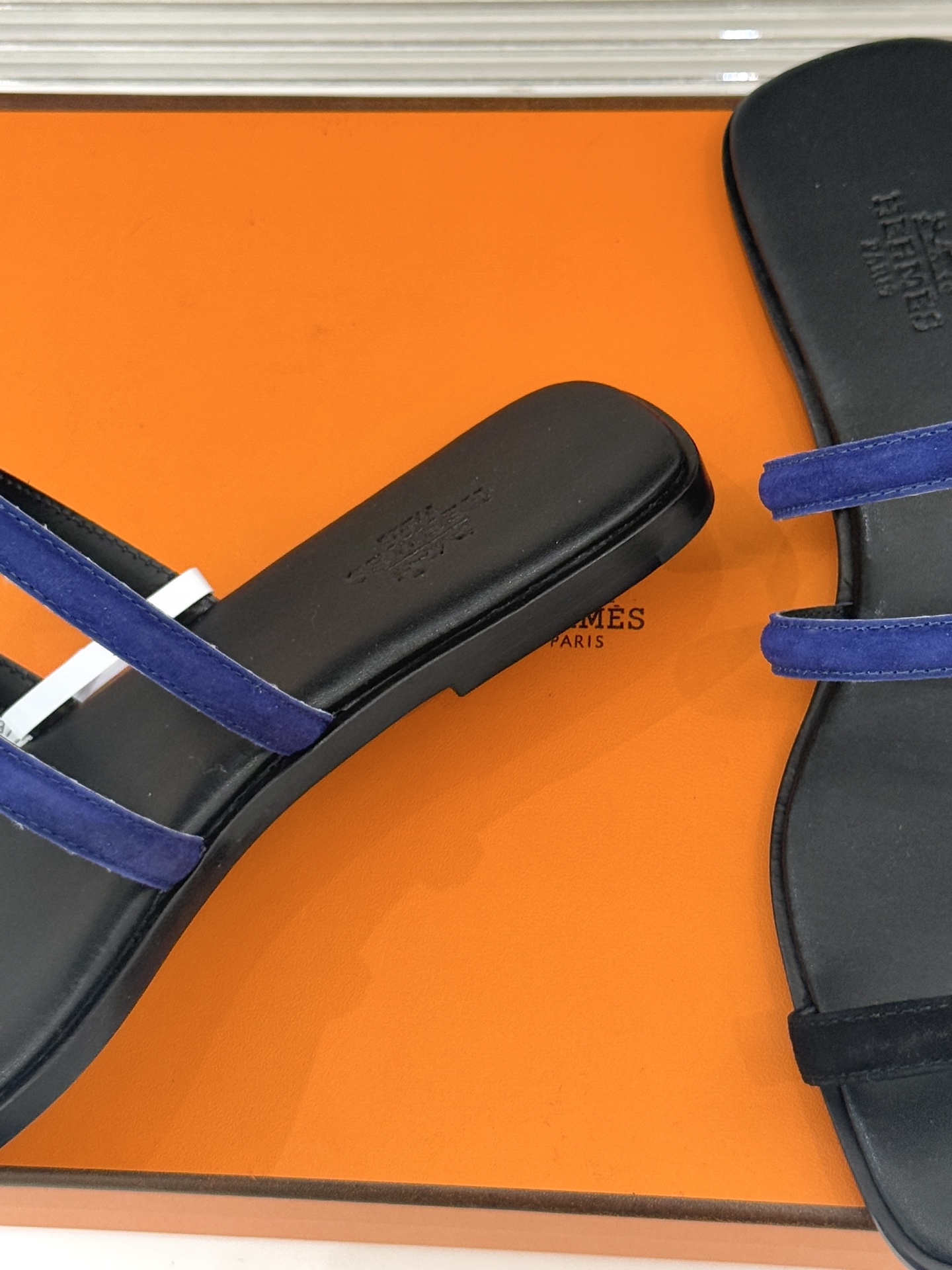 顶版 （配原版飞机盒）Hermès/爱马仕经典镂空猪鼻子夹脚拖鞋标志性的猪鼻子镂空设计俏皮吸睛在简约中彰