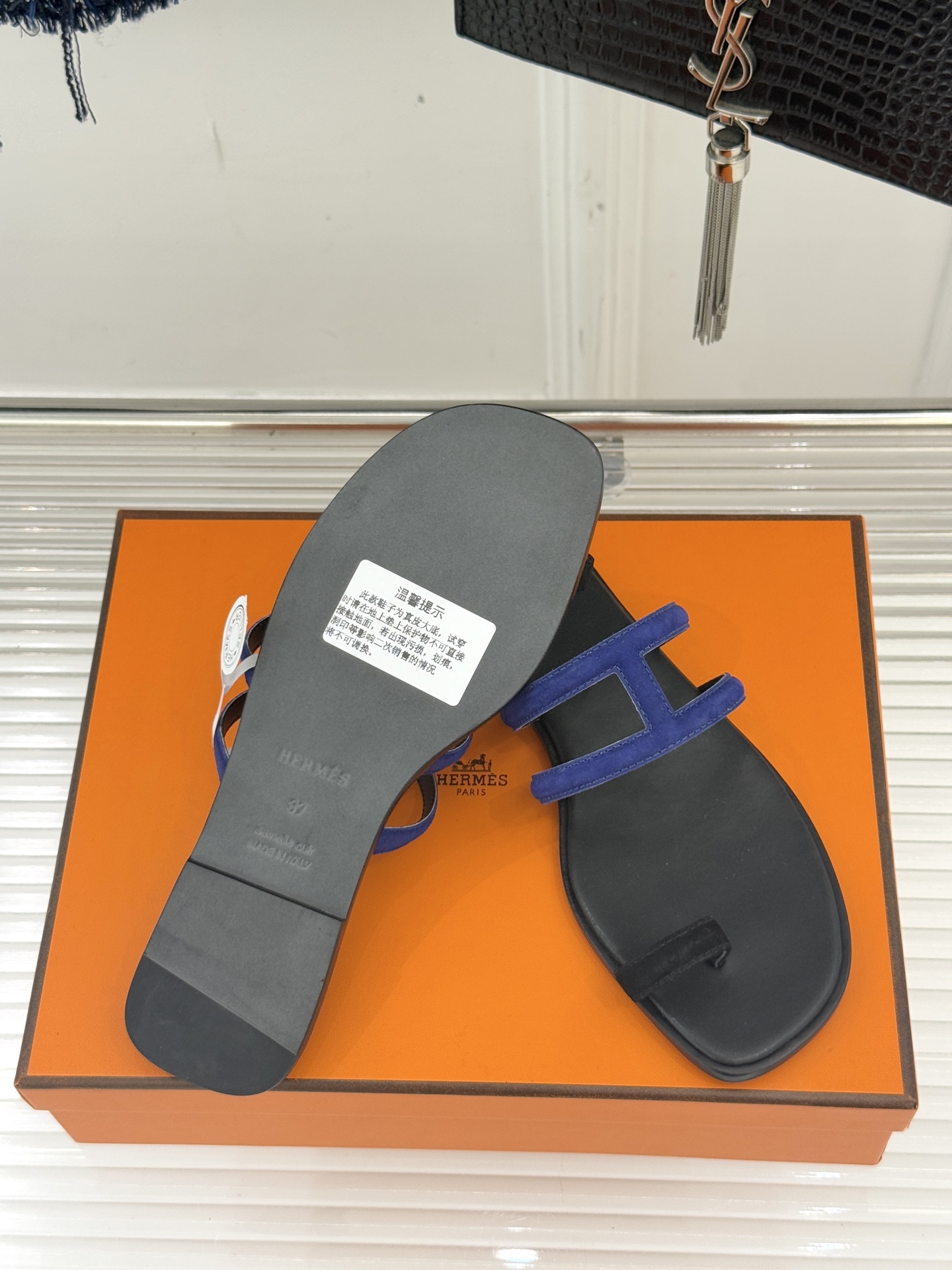 顶版 （配原版飞机盒）Hermès/爱马仕经典镂空猪鼻子夹脚拖鞋标志性的猪鼻子镂空设计俏皮吸睛在简约中彰