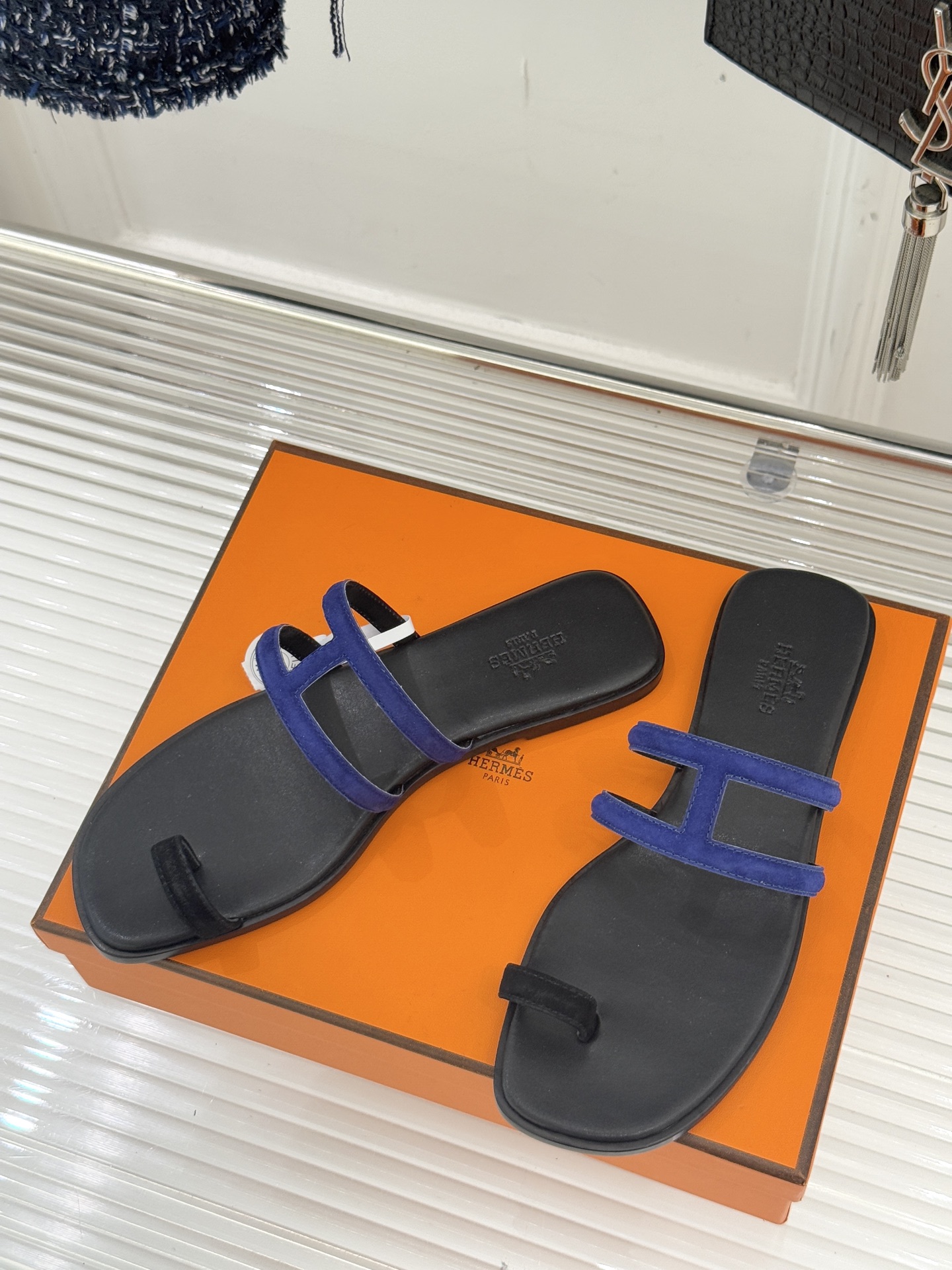 顶版 （配原版飞机盒）Hermès/爱马仕经典镂空猪鼻子夹脚拖鞋标志性的猪鼻子镂空设计俏皮吸睛在简约中彰