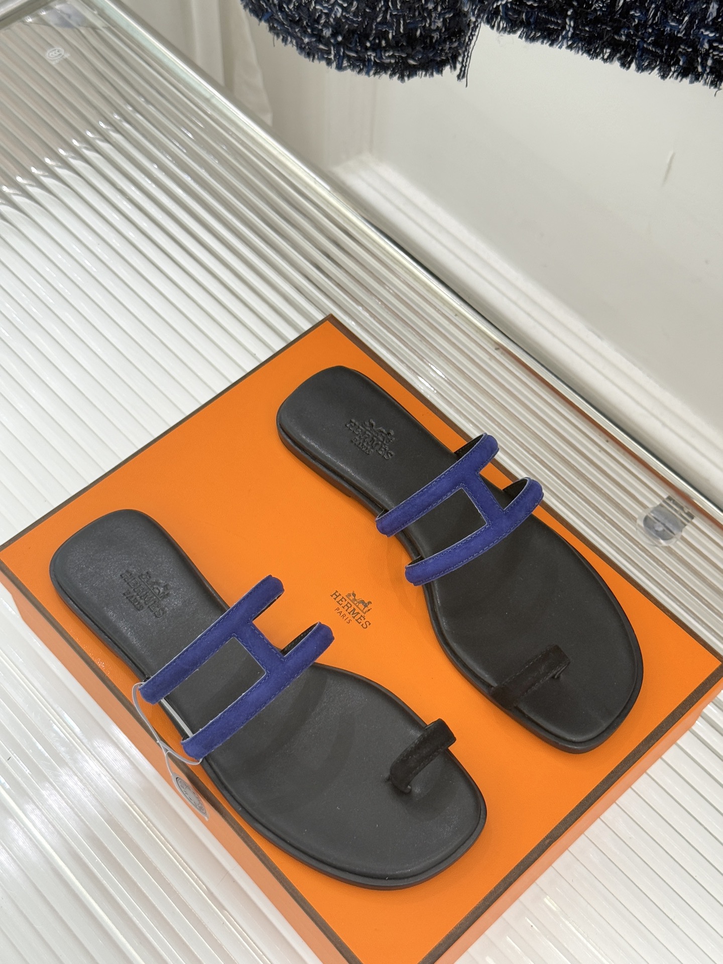 顶版 （配原版飞机盒）Hermès/爱马仕经典镂空猪鼻子夹脚拖鞋标志性的猪鼻子镂空设计俏皮吸睛在简约中彰